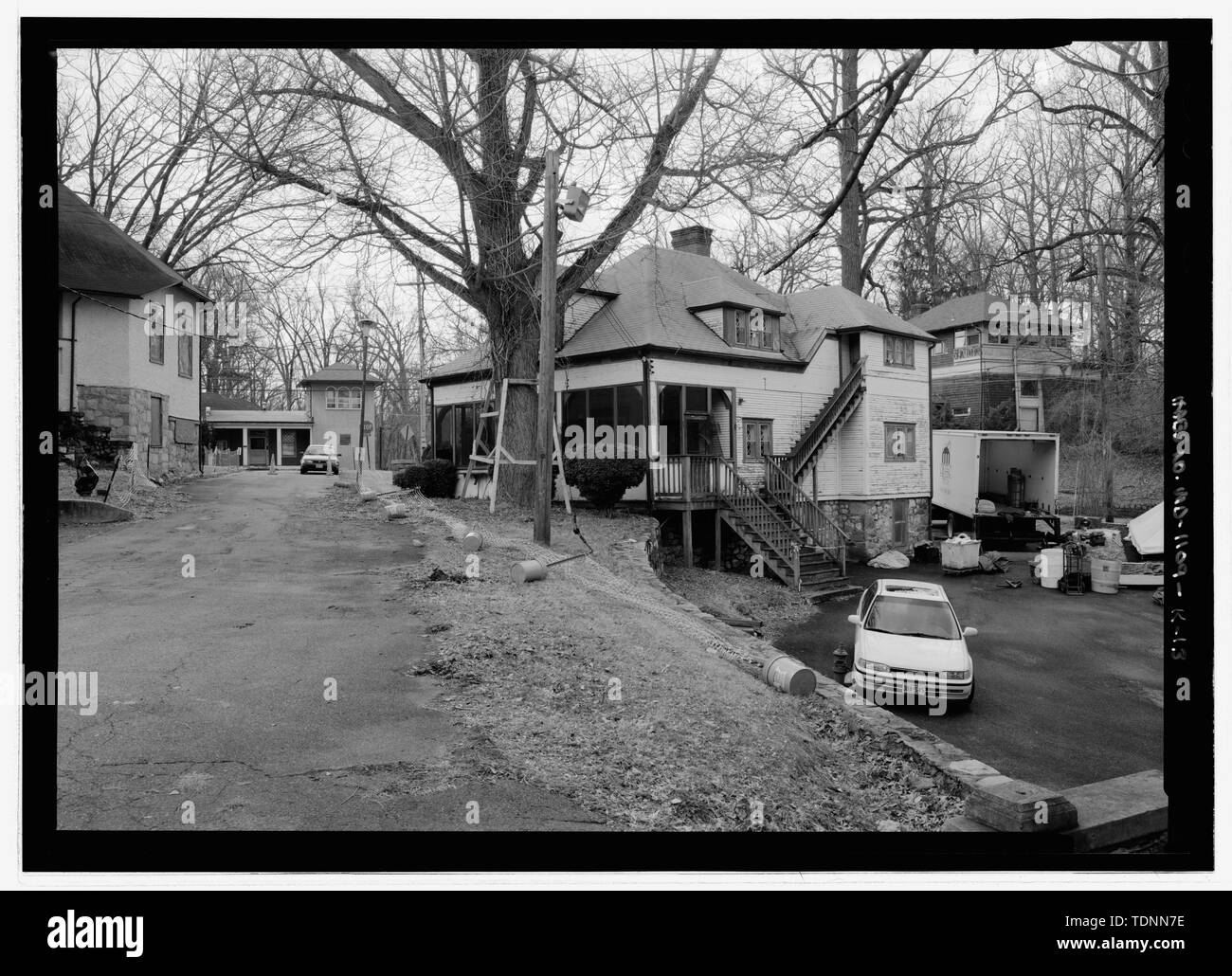 Vista prospettica guardando da nord-est, da circa lo stesso vantage point come in MD-1109-K-12 - Parco Nazionale di seminario, Bungalow giapponese, 2801 Linden Lane, Silver Spring, Montgomery County, MD; Chi Omicron Pi (Chi-O-Pi) sorority; Cassedy, John Irving, A; prezzo, Virginia B, trasmettitore; Ott, Cynthia, storico; Boucher, Jack e del fotografo; prezzo, Virginia B, trasmettitore; Lavoie, Catherine C, responsabile di progetto Foto Stock