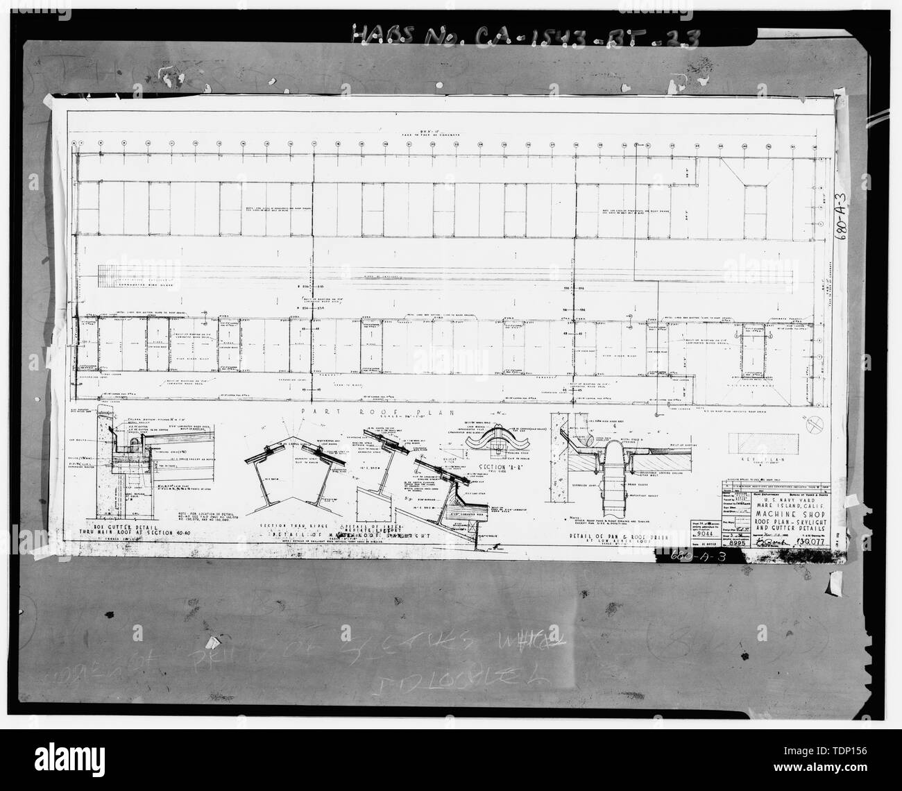 Fotocopia del disegno si trova presso archivi nazionali, San Bruno, California (Marina - 680-A-3). Piano del tetto - lucernario e i dettagli di gronda; 1938. - Mare isola Cantiere Navale, Machine Shop, California Avenue, angolo sud-ovest della California Avenue e la Tredicesima Street, Vallejo, Solano County, CA Foto Stock