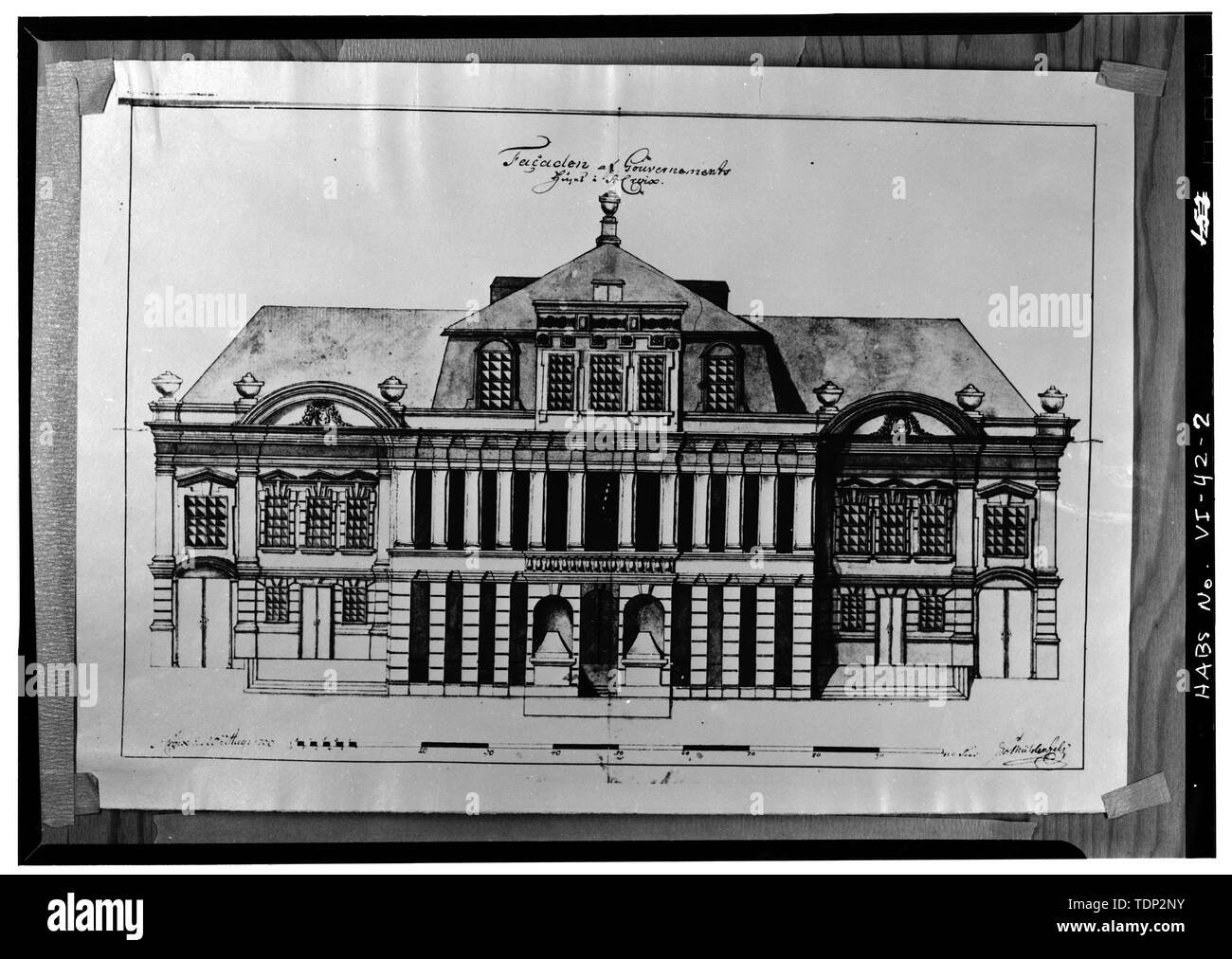 Fotocopia del valore misurato del disegno (disegno originale in possesso del Rigsarkivet (Archivio Reale), Copenhagen, Danimarca) Balthazar Frederik Muhlenfels, architetto, Agosto 1790 KING STREET (sud-ovest) facciata - la sede del Governo, King Street, Christiansted, St. Croix, VI; Boucher, Jack e, fotografo Foto Stock