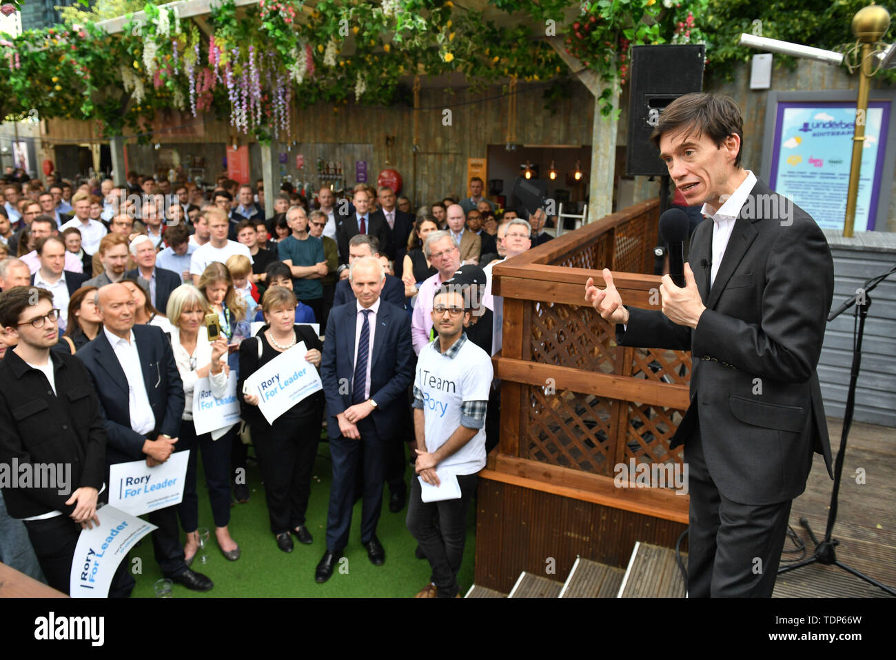 Direzione del partito conservatore contender Rory Stewart parlando a un voto al rally Underbelly Festival giardino sulla sponda sud di Londra. Foto Stock