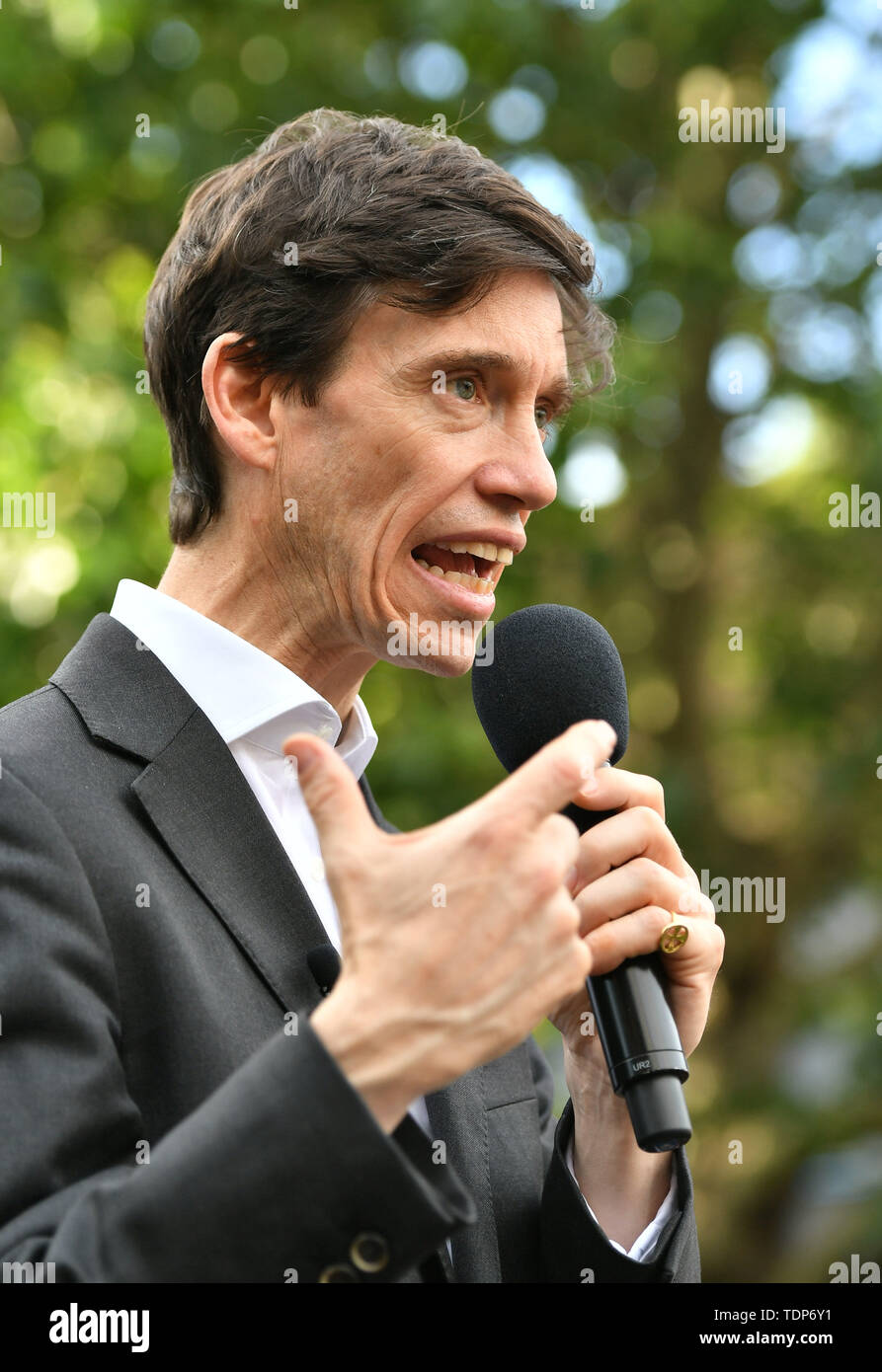 Direzione del partito conservatore contender Rory Stewart parlando a un voto al rally Underbelly Festival giardino sulla sponda sud di Londra. Foto Stock