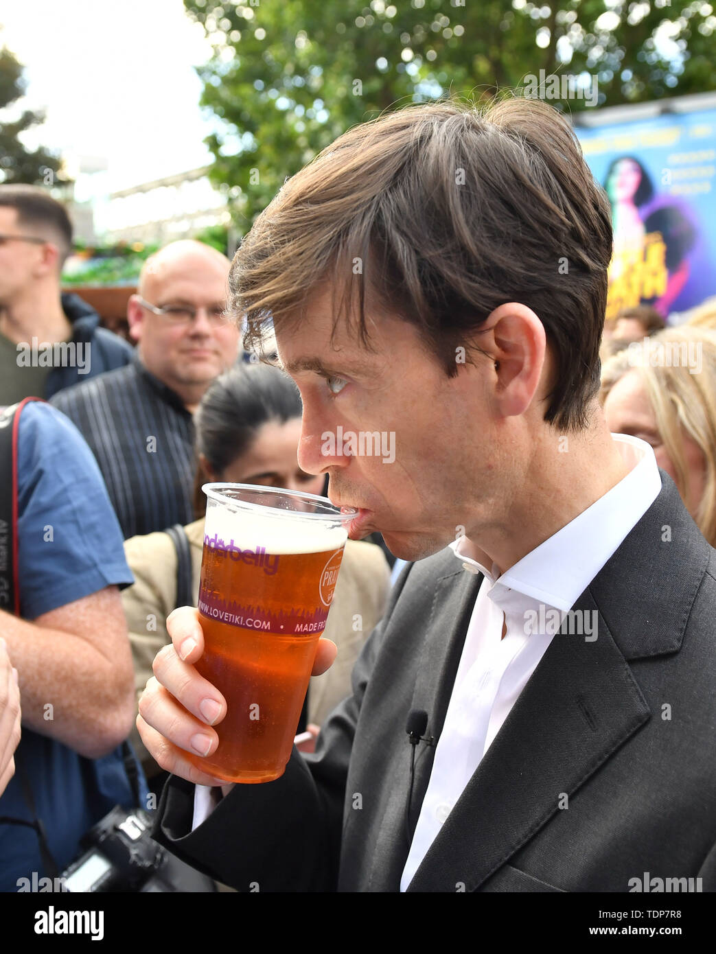 Direzione del partito conservatore contender Rory Stewart in corrispondenza di un voto al rally Underbelly Festival giardino sulla sponda sud di Londra. Foto Stock