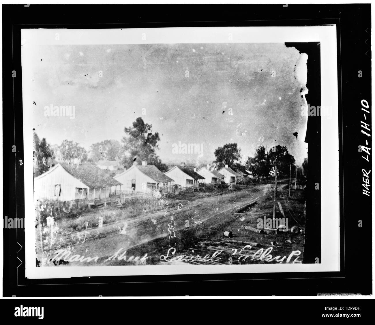 Fotocopia della c. 1906 fotografare cercando se alla fila di doppio quarti creolo lungo la strada principale. - La Valle di alloro piantagione di zucchero, Doppio Quarti creolo, 2 miglia a sud di Thibodaux sulla Statale 308, Thibodaux, parrocchia di Lafourche, LA; Wormald, Burch un; Lowe, Jet Foto Stock