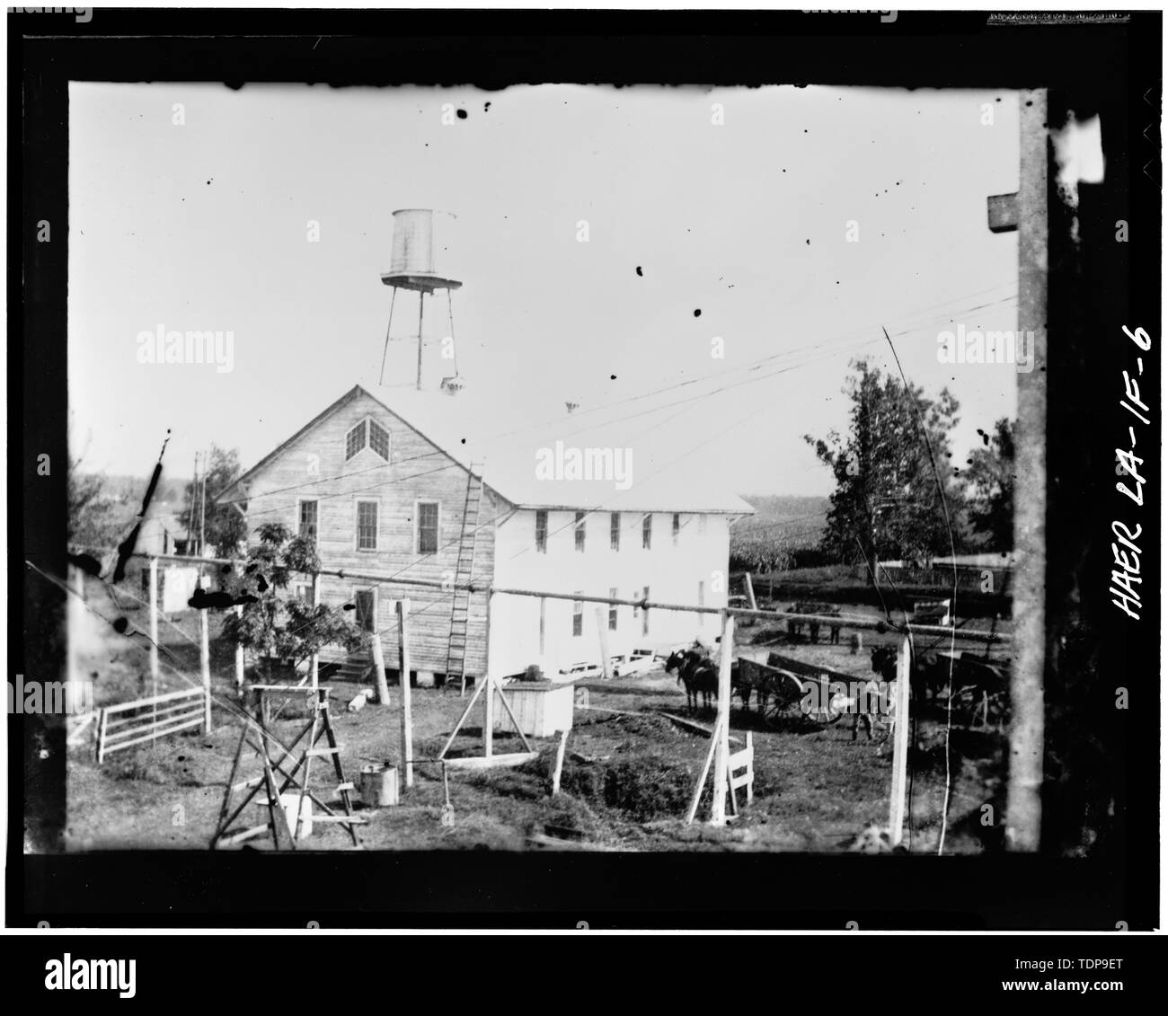 Fotocopia della c. 1906 fotografia che mostra a sud-ovest e sud-est elevazioni. - La Valle di alloro piantagione di zucchero, casa di imbarco, 2 miglia a sud di Thibodaux sulla Statale 308, Thibodaux, parrocchia di Lafourche, LA; Barker-Lepine; Lowe, Jet; Jandoli, Liz, trasmettitore Foto Stock