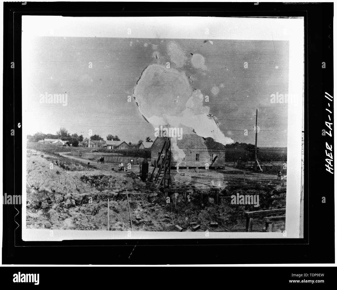 Fotocopia della c. 1906 fotografia scattata a fronte di piantagione lungo il Bayou Lafourche mostra steam alimentato pila autista guida pile per edificio non identificato foundation; edificio in background è chiesa battista di nero per i lavoratori. - La Valle di alloro piantagione di zucchero, State Route 308, Thibodaux, parrocchia di Lafourche, LA; Barker, Frank; Boudreaux, Etienne; De alesaggio, Etienne; Knobloch, argilla; Lepine, J Wilson; Lepine, Wilson; Tucker, Giuseppe; Tucker, George Washington; Tucker, Giuseppe Pennington; Tucker, Caleb Tucker, William P; Wormald, Burch un; Lowe, Jet; Leslie, Paolo Foto Stock