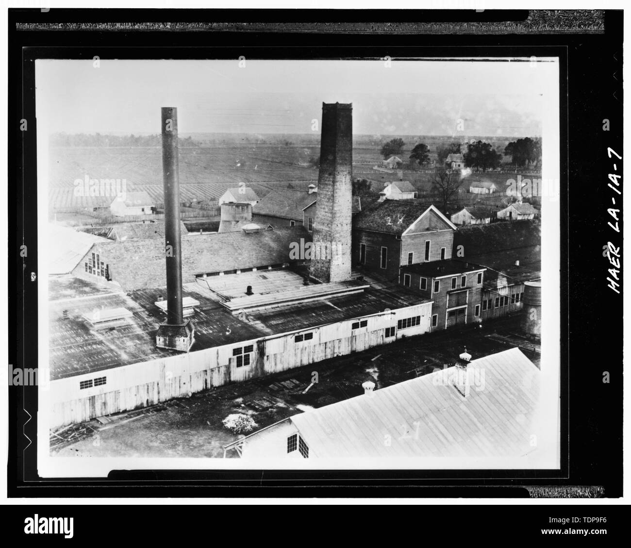Fotocopia della c. 1906 fotografia scattata dalla cima della torre dell'acqua cercando S al mulino per lo zucchero; tetto della casa di imbarco è in basso a destra. - La Valle di alloro piantagione di zucchero, mulino per lo zucchero, 2 miglia a sud di Thibodaux sulla Statale 308, Thibodaux, parrocchia di Lafourche, LA; Barker-Lepine; Behan e Zuberbier; Barker, Frank; Bush, Louis; De alesaggio, Etienne; Edwards, Daniel; Edwards, Jas D; Edwards, James D; Lepine, J Wilson; Mendez, Antonio; Rillieux, Norbert; Tucker, Giuseppe; Tucker, Giuseppe Pennington; Wormald, Burch; Lowe, Jet; Rumm, John C; Jandoli, Liz, trasmettitore Foto Stock