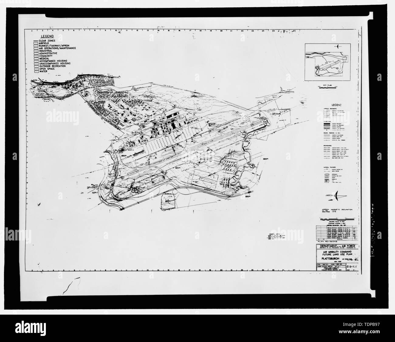 Fotocopia del disegno (da PAFB -Proprietà reale Records Office) U.S. Dipartimento della Air Force, 1984 1984 PLATTSBURGH AIR FORCE BASE MAPPA DI CONTORNO - Plattsburgh Air Force Base, U.S. Route 9, Plattsburgh, Clinton County, NY Foto Stock