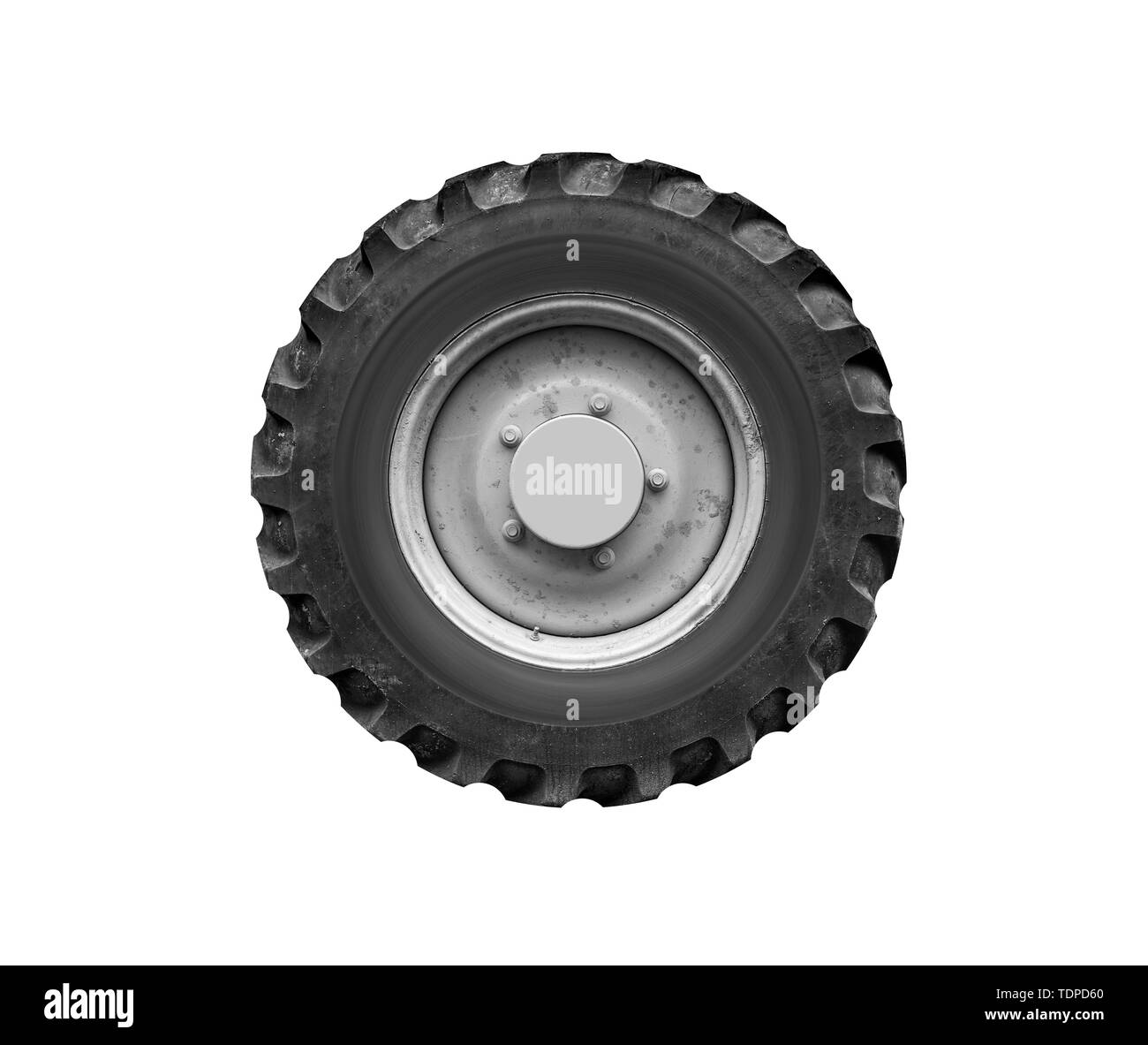 Vecchia ruota del trattore o del carrello isolata su sfondo bianco. Foto Stock