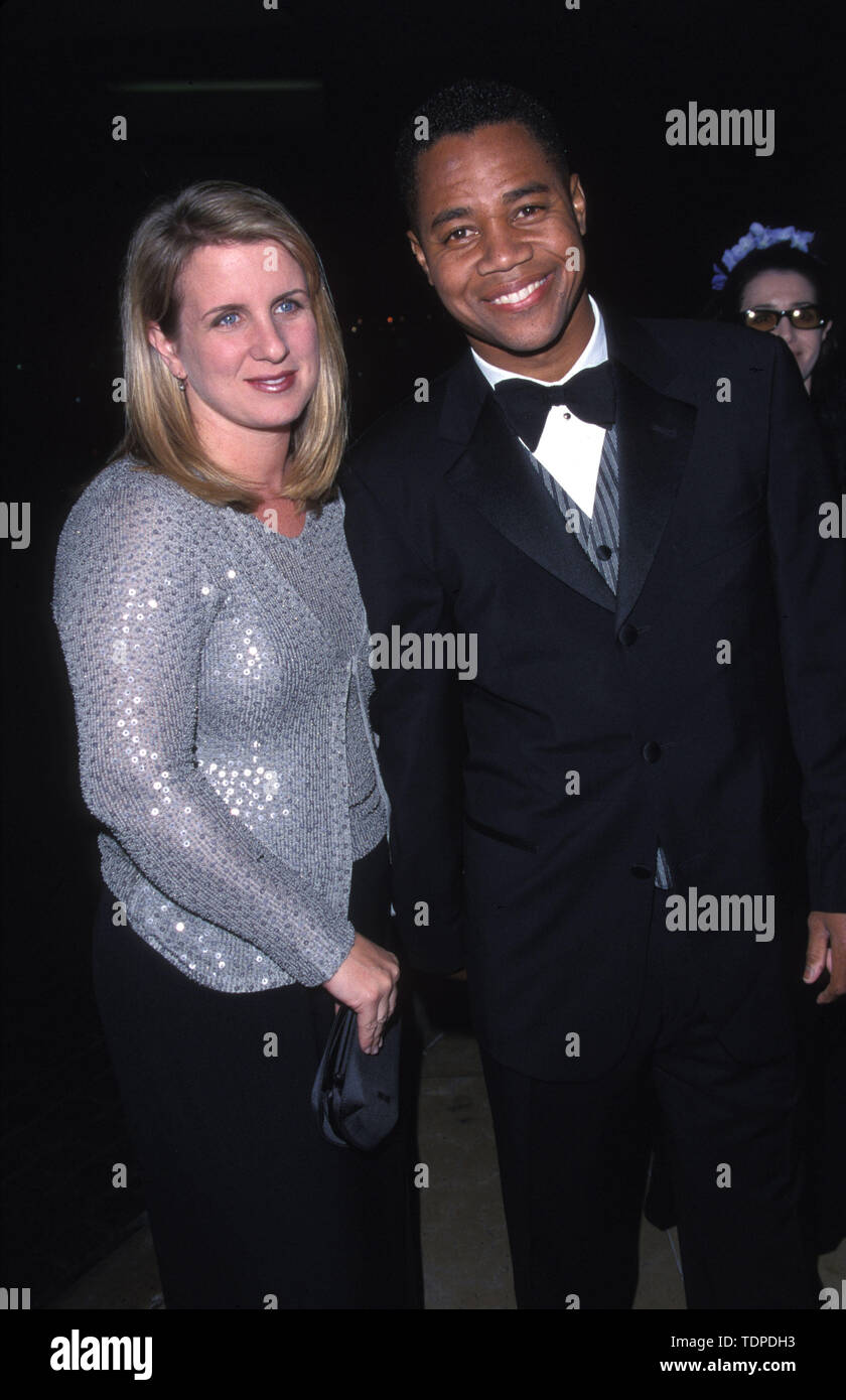 Feb 18, 1999; Los Angeles, CA, Stati Uniti d'America; attore Cuba Gooding JR. E mia moglie @ AFI saluta Dustin Hoffman.. (Credito Immagine: Chris Delmas/ZUMA filo) Foto Stock
