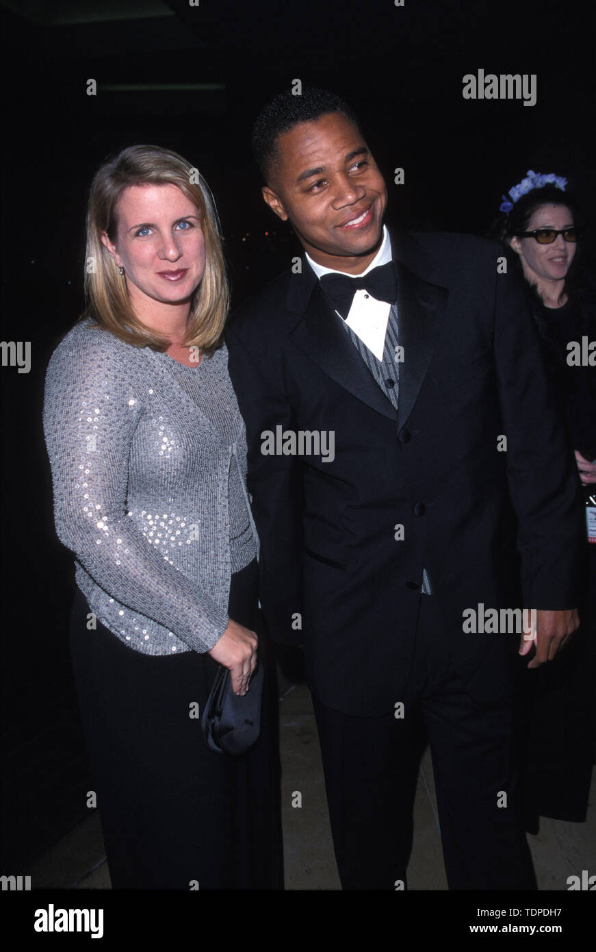 Feb 18, 1999; Los Angeles, CA, Stati Uniti d'America; attore Cuba Gooding JR. E mia moglie @ AFI saluta Dustin Hoffman.. (Credito Immagine: Chris Delmas/ZUMA filo) Foto Stock