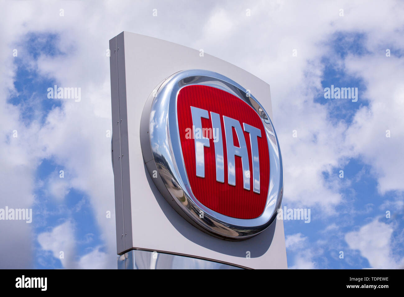 Cartello con il logo della Fiat Automobiles. Fabbrica Italiana Automobili Torino, un Italiano marca di automobile, una controllata di FCA Italia S.p.A. Copenaghen, Foto Stock