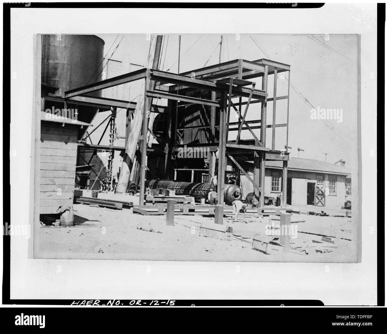 (Dalla Stazione 'L' i file office, Portland, Oregon) Fotografo sconosciuto, 1936-37 Costruzione della caldaia -16 - Portland General Electric Company, Stazione L, 1841 Southeast Water Street, Portland, Multnomah County, o Foto Stock