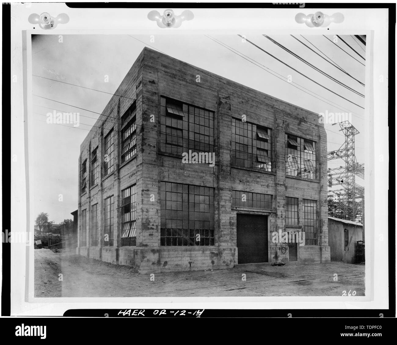 (Dalla Stazione 'L' i file office, Portland, Oregon) Fotografo sconosciuto, c.1930 VISTA STORICO DI STEPHENS SOTTOSTAZIONE - Portland General Electric Company, Stazione L, 1841 Southeast Water Street, Portland, Multnomah County, o Foto Stock