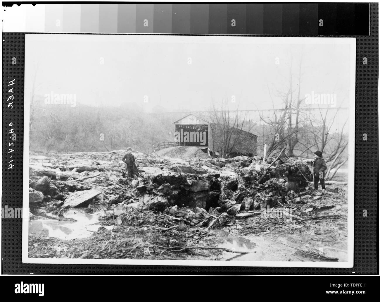 (Dalla collezione della sig.ra L.J. Fargo, Lexington, Ohio) mostra ASHTABULA River Valley Floor, 1896. - Quaranta-sesto Street Bridge Spanning Ashtabula River, Ashtabula, Ashtabula County, OH Foto Stock