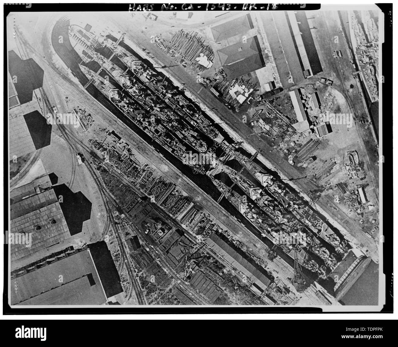 (Originale si trova a Mare isola archivi). Fotografo originale sconosciuto. Bacino di carenaggio 2 con sei cacciatorpediniere; 1922 - Mare isola Cantiere Navale, Drydock No. 2, California Avenue, dal lato est vicino a Ninth Street, Vallejo, Solano County, CA Foto Stock