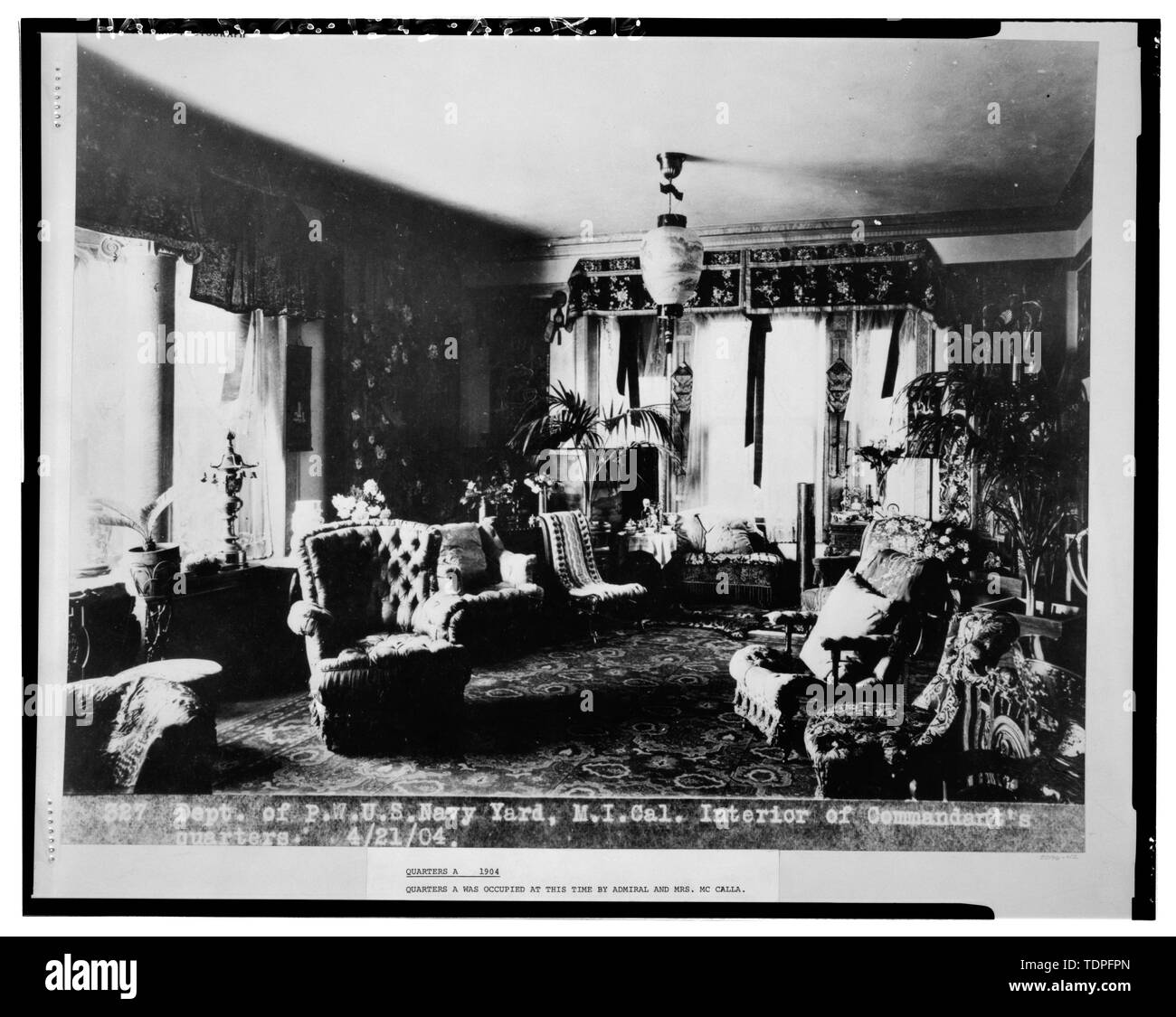 (Originale si trova a Mare isola archivi). Fotografo originale sconosciuto. Interno di quarti A; 1904. - Mare isola Cantiere Navale, comandante di quarti, Noce Avenue, lato ovest nei pressi di ottava strada, Vallejo, Solano County, CA Foto Stock