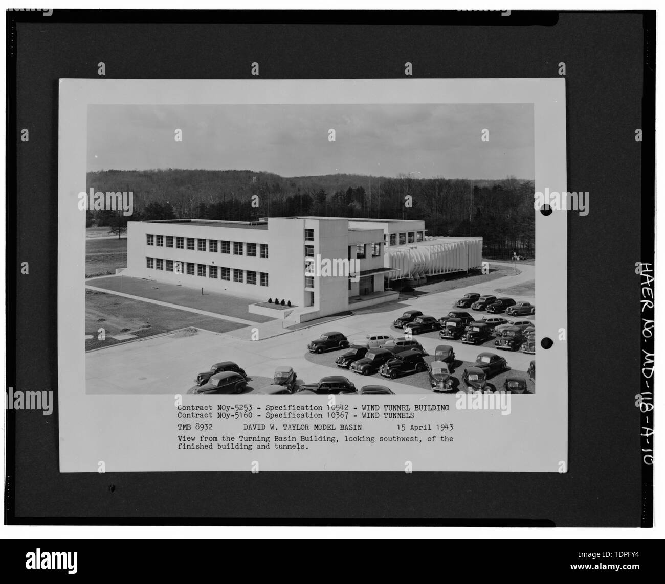 (Fotografia originale nella collezione di superficie navale Warfare Center Carderock Division, Bethesda, MD) vista sud-ovest, SUBSONIC GALLERIA DEL VENTO EDIFICIO, 1943 - Superficie navale Warfare Center, Subsonic Galleria del Vento edificio, delimitata da Clara Barton Parkway e McArthur Boulevard, Silver Spring, Montgomery County, MD; U.S. Dipartimento della Marina Militare; R. Christopher Goodwin e Associates, Incorporated, contraente; Melhuish, Geoffrey Eden Project manager; saggi di Harriet, fotografo Foto Stock
