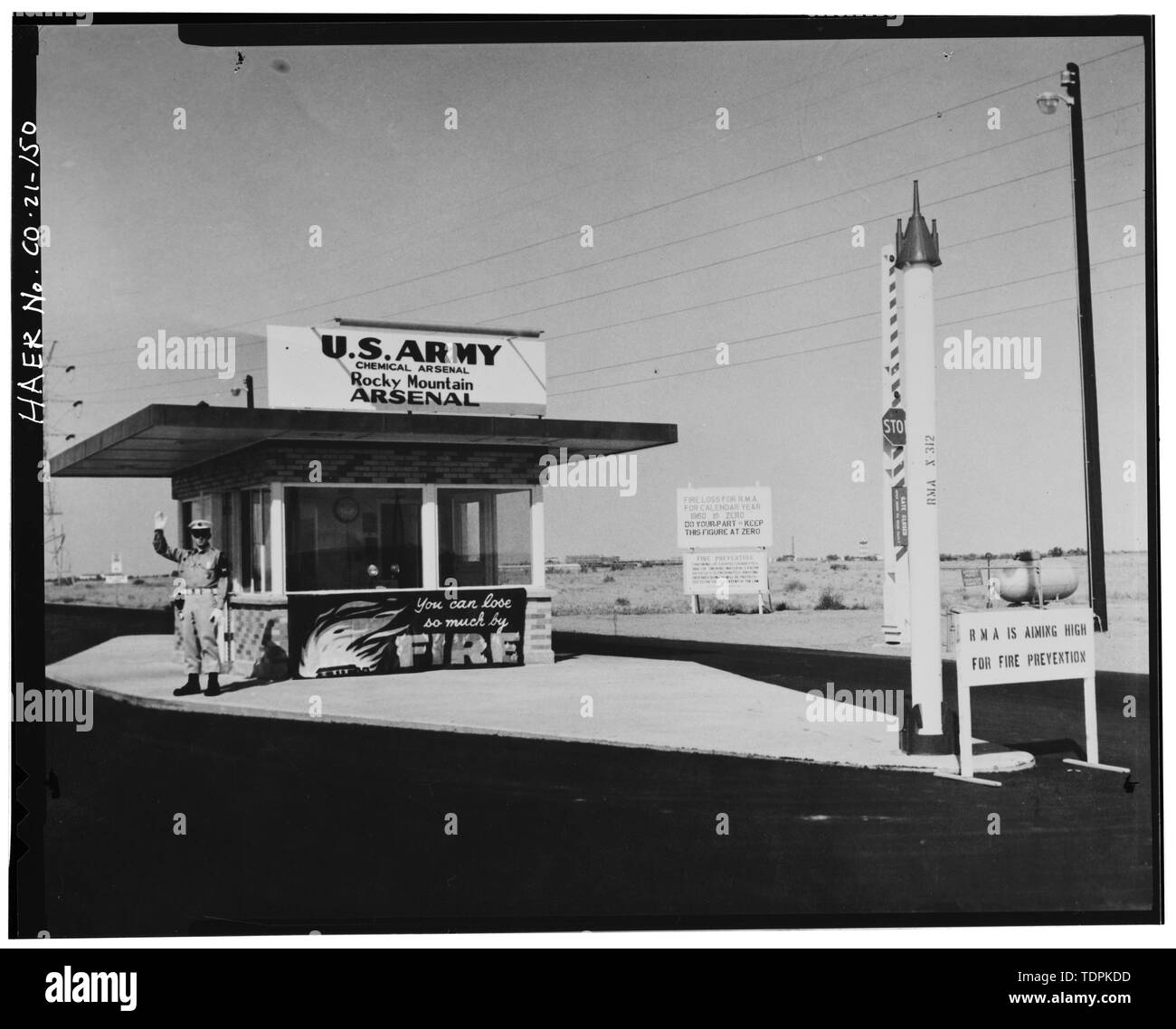 Stati Uniti Esercito, ca. 1960 (stampa originale si trova a Rocky Mountain Arsenal, Commerce City, Colorado). Ingresso sud di Rocky Mountain Arsenal. - Rocky Mountain Arsenal, delimitata da novanta-sesta Avenue e cinquanta-sesta Avenue, Buckley Road, Quebec Street e Colorado Highway 2, Commerce City, Adams County, CO Foto Stock