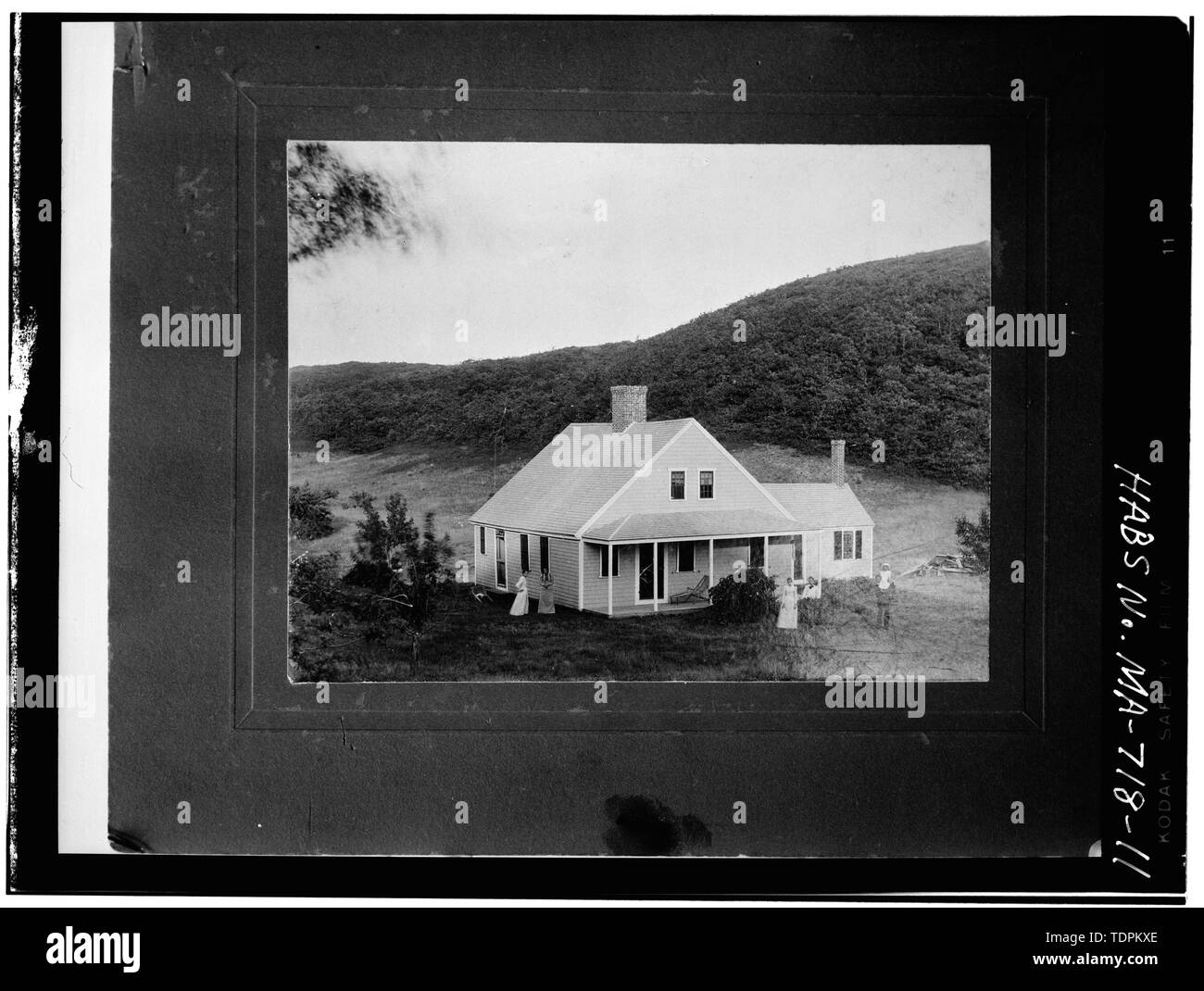 Fotocopia del pre-1905 fotografia copiato da Giovanni Schram. Proprietà originale dalla Signorina Marion ricca, castello isola, Truro. JOSHUA ricca casa prima che fosse spostata, VISTA DA NORD-OVEST - Casa Rich-Higgins, Longnook Road, Truro, Barnstable County, MA Foto Stock