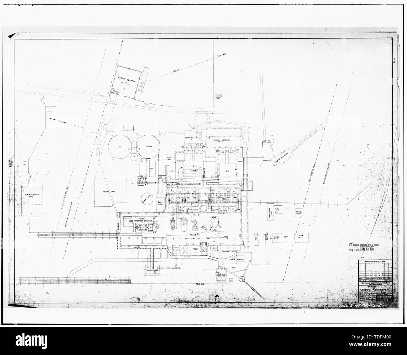 Fotocopia del disegno in scala (dalla stazione 'L' i file office, Portland, Oregon) Portland General Electric in aula disegno, c.1939 DISPOSIZIONE GENERALE DEL SITO storico, la mostra la posizione delle turbine e caldaie entro gli edifici della stazione 'L' - Portland General Electric Company, Stazione L, 1841 Southeast Water Street, Portland, Multnomah County, o Foto Stock
