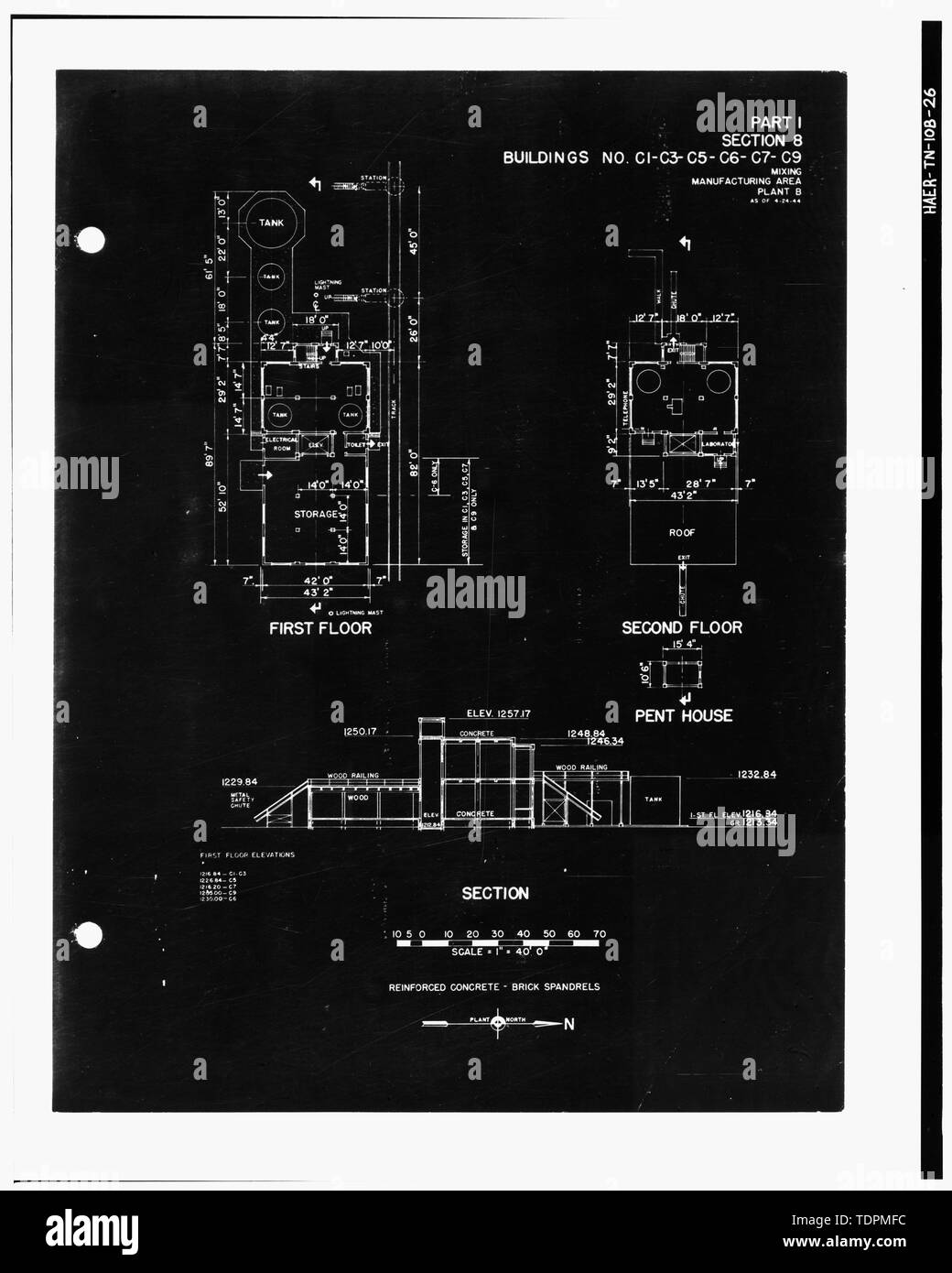 Fotografia di un disegno. '(LAYOUT in pianta e di sezione trasversale di) PARTE I, sezione 8, Edifici n. C-1, C-3, C-5, C-6, C-7, C-9, miscelazione, area di produzione, IMPIANTI B come di 4-24-44." DA PARTE DEGLI STATI UNITI Esercito di ingegneri. Impianti industriali di inventario, Holston Ordnance Opere, Kingsport, Tennessee. Impianto B, le parti II, III. (Nashville, TN- ufficio del distretto ingegnere, 1944). - Esercito Holston Impianto di munizioni, RDX-e-COMPOSIZIONE-B Linea di produzione 9, Kingsport, Sullivan County, TN; Bachmann , Werner E; Tennessee Eastman Corporation; U.S. Dipartimento dell'esercito; Na Foto Stock