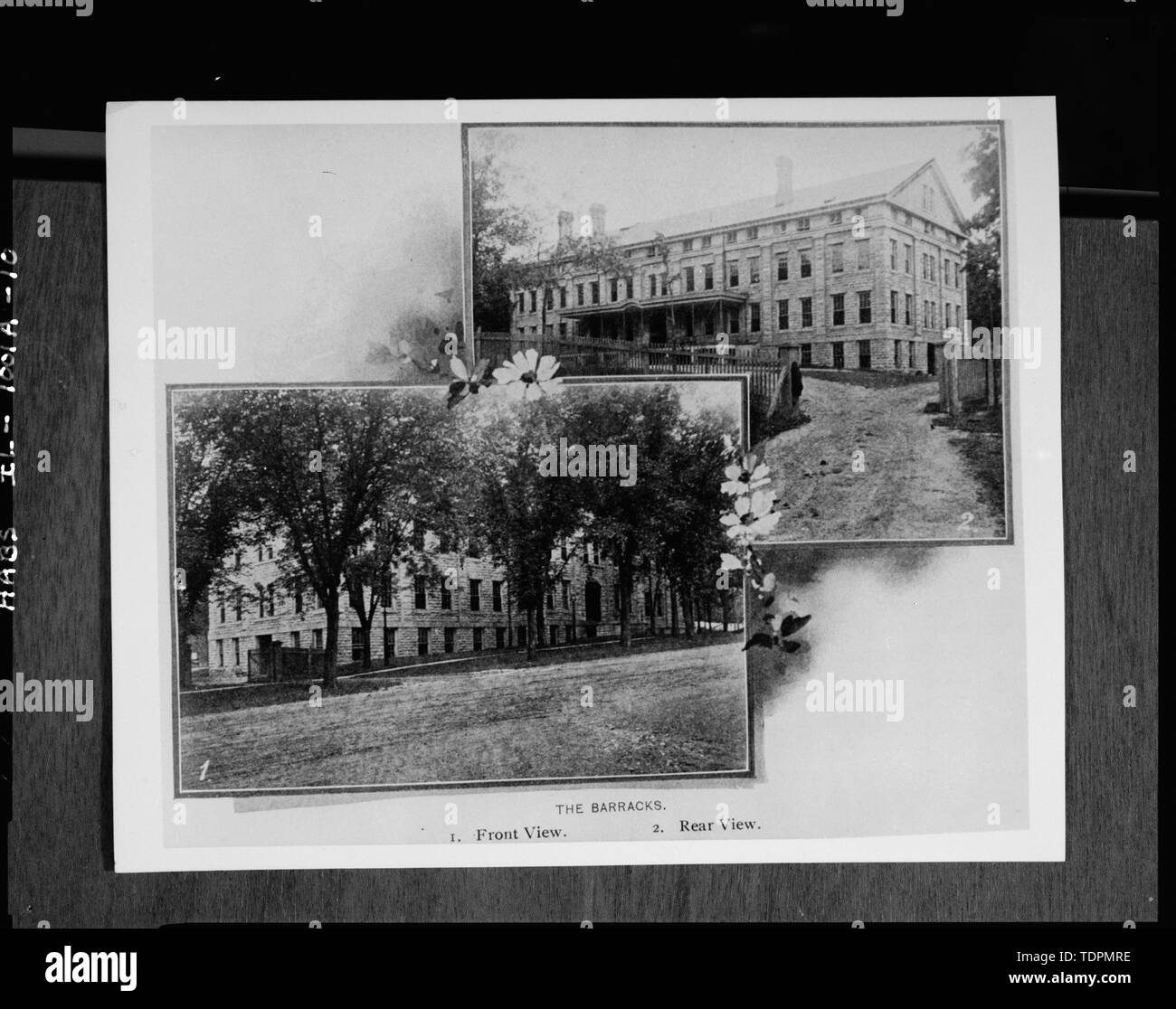 Fotografia di una fotografia in possesso di Rock Island Arsenal Ufficio storico. A SUD E AD OVEST (anteriore) elevazioni; EST (posteriore) e nord elevazioni, prima della rimozione di camini e aggiunta di ala al centro della facciata orientale. Originariamente pubblicato 1898. - Rock Island Arsenal, Edificio n. 90, East Avenue tra North Avenue e Re Drive, Isola di Rock, rock Island County, IL Foto Stock