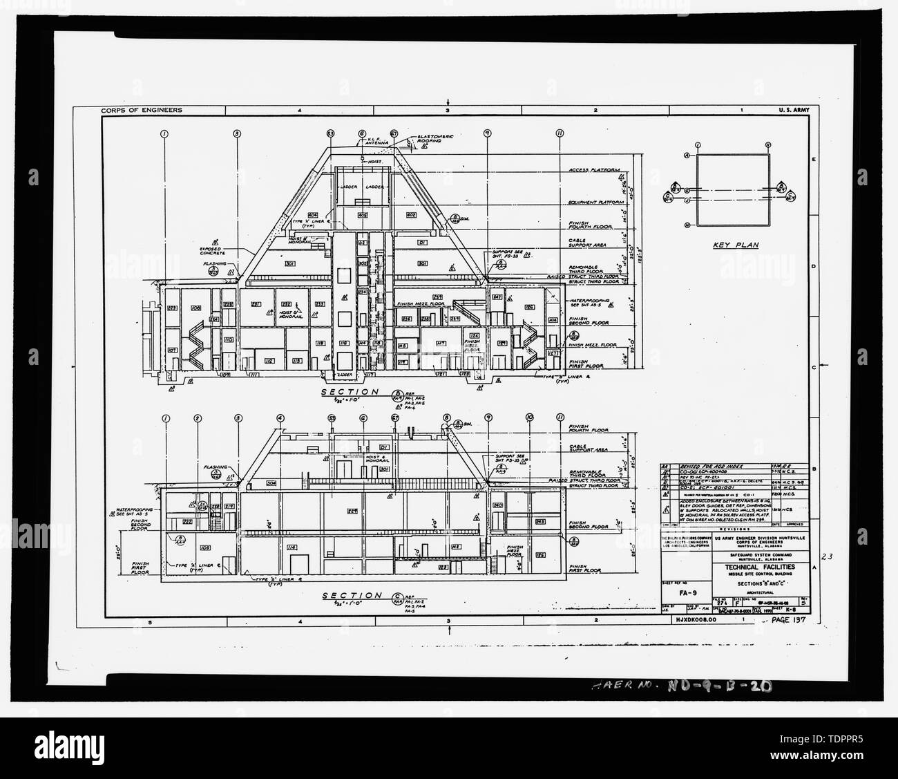 Copia fotografica del design originale disegno, datata gennaio 1970, riveduto il 2 gennaio 1974 (Esercito originale funzionamento disegno in possesso degli Stati Uniti Esercito di ingegneri, Huntsville divisione) Sezioni B e C - Stanley R. Mickelsen complesso di salvaguardia, Missile sito edificio di controllo, a nord-est di tattiche di strada; a sud-est di tattiche di Road South, Nekoma, Cavalier County, ND Foto Stock
