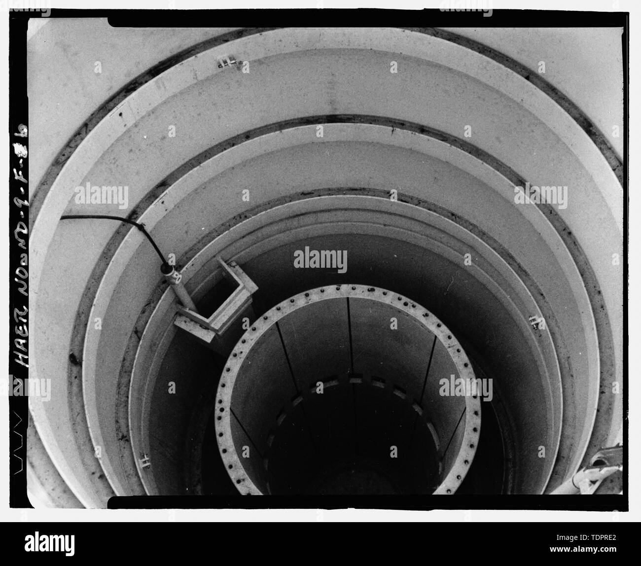Copia fotografica della fotografia, del giugno 1993 (Originale stampa in possesso di CSSD-ho, Huntsville, AL). Gerald Greenwood, fotografo. Vista nella sprint silo - Stanley R. Mickelsen complesso di salvaguardia, lancio di missili Area, entro l'area di esclusione, Nekoma, Cavalier County, ND Foto Stock