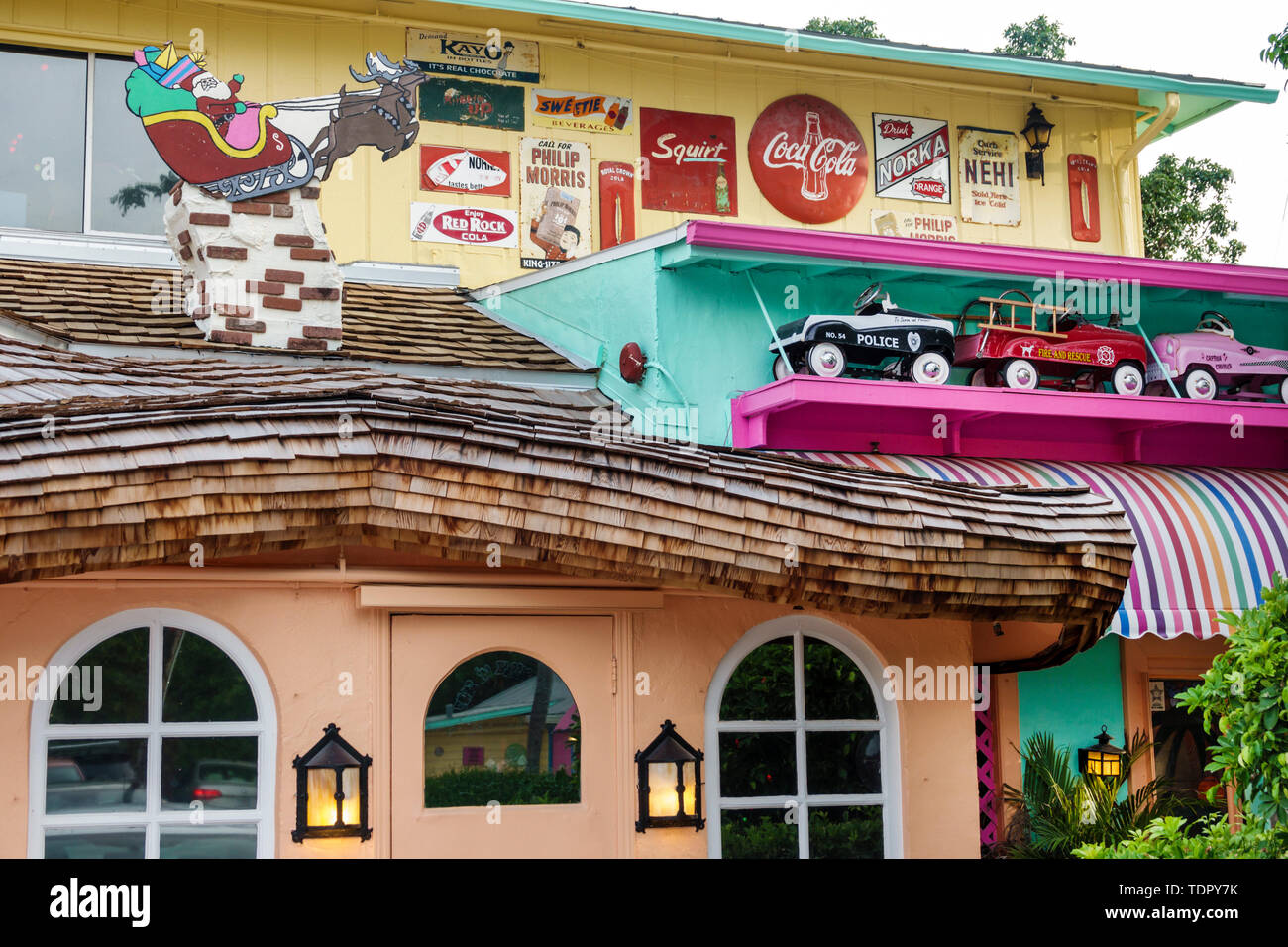 Captiva Island Florida, Bubble Room, multi-tema, ristorante ristoranti, cibo, caffè, ingresso esterno, arredamento bizzarri, esterno, FL190507020 Foto Stock