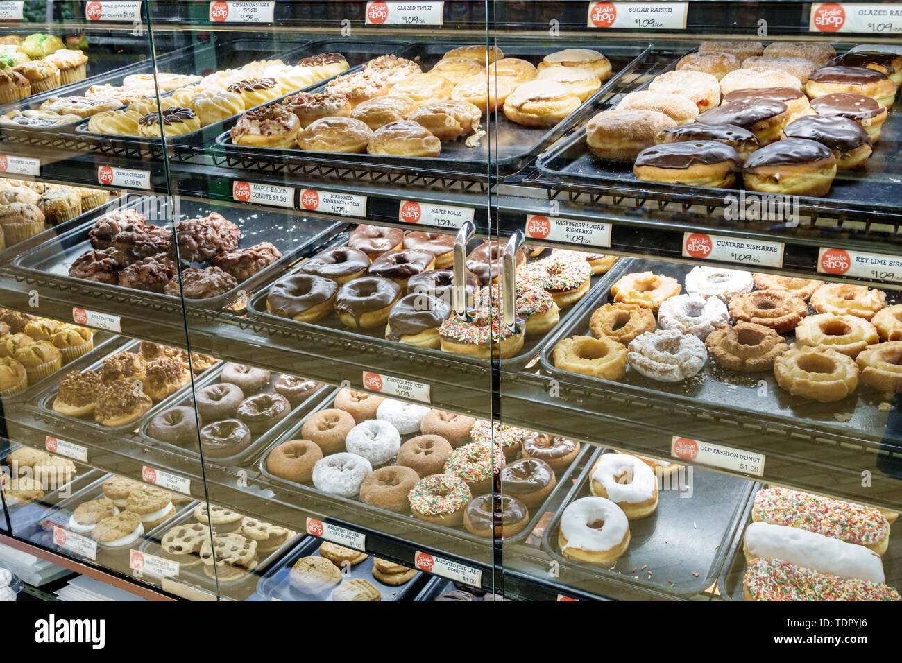 Sanibel Island Florida, Jerry's Foods, supermercato negozio di alimentari, interno interno, scaffali vendita esposizione, panetteria, ciambelle, ciambelle, vassoi, vetrata, varietà, visita Foto Stock