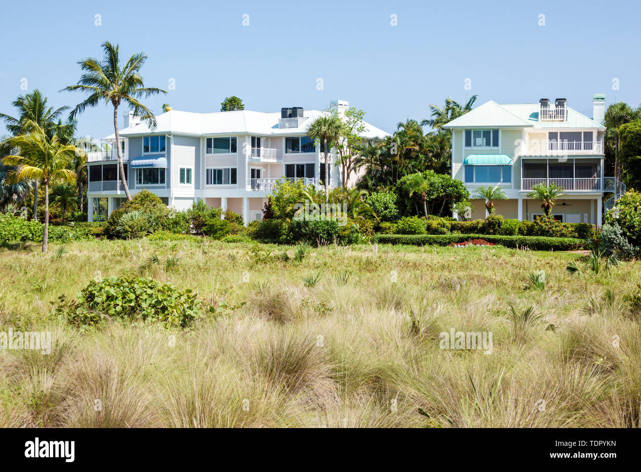 Sanibel Island Florida, East Gulf Drive, case fronte oceano fronte spiaggia, grandi case single-family, multi-piano, duna, erbe, visitatori viaggio tour Foto Stock