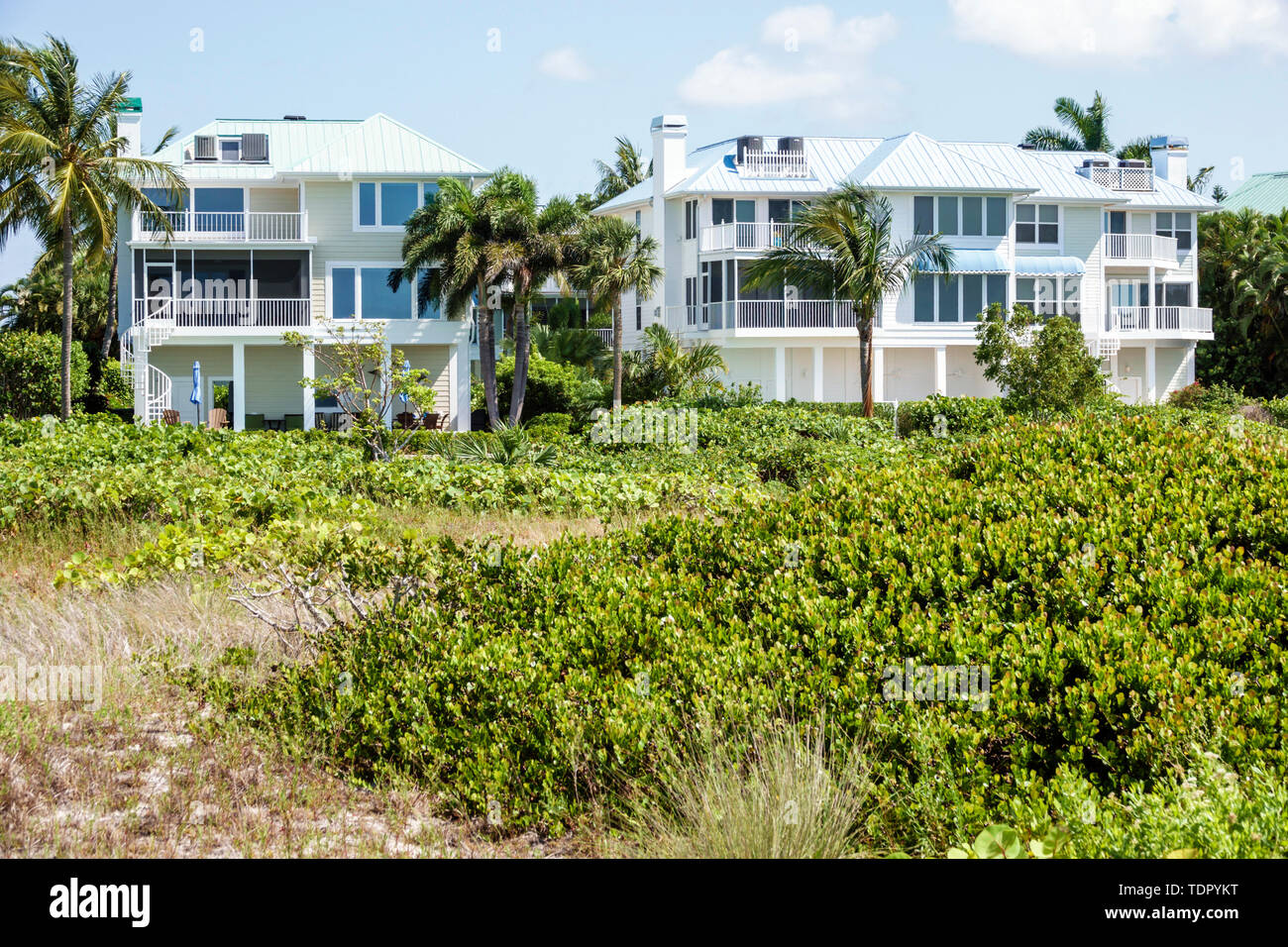 Sanibel Island Florida, East Gulf Drive, case fronte oceano fronte spiaggia, grandi case single-family, multi-piano, duna, erbe, visitatori viaggio tour Foto Stock