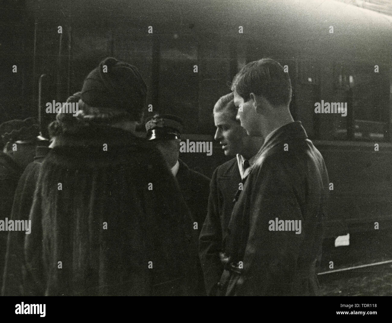Il principe Filippo di Grecia e della principessa Elena presso la stazione ferroviaria, 1940 Foto Stock