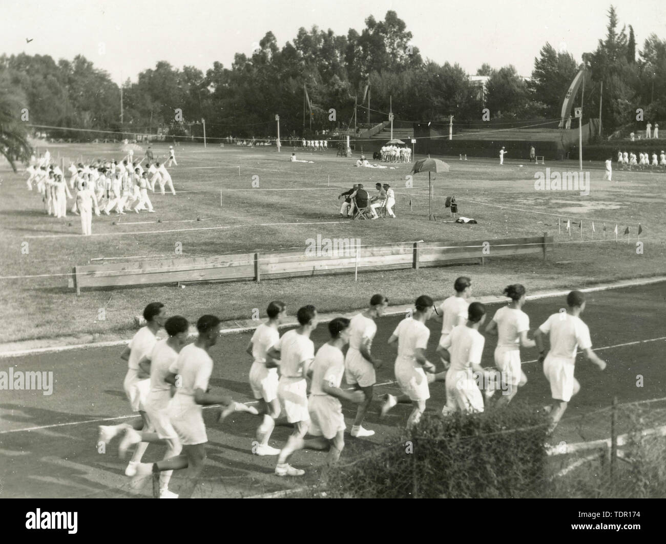 Gli atleti della formazione durante il fascismo, Italia 1920s Foto Stock