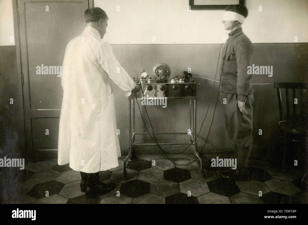 Audizione di ricerca presso la Air Force Medical Laboratory Montecelio, Roma, Italia 1920s Foto Stock