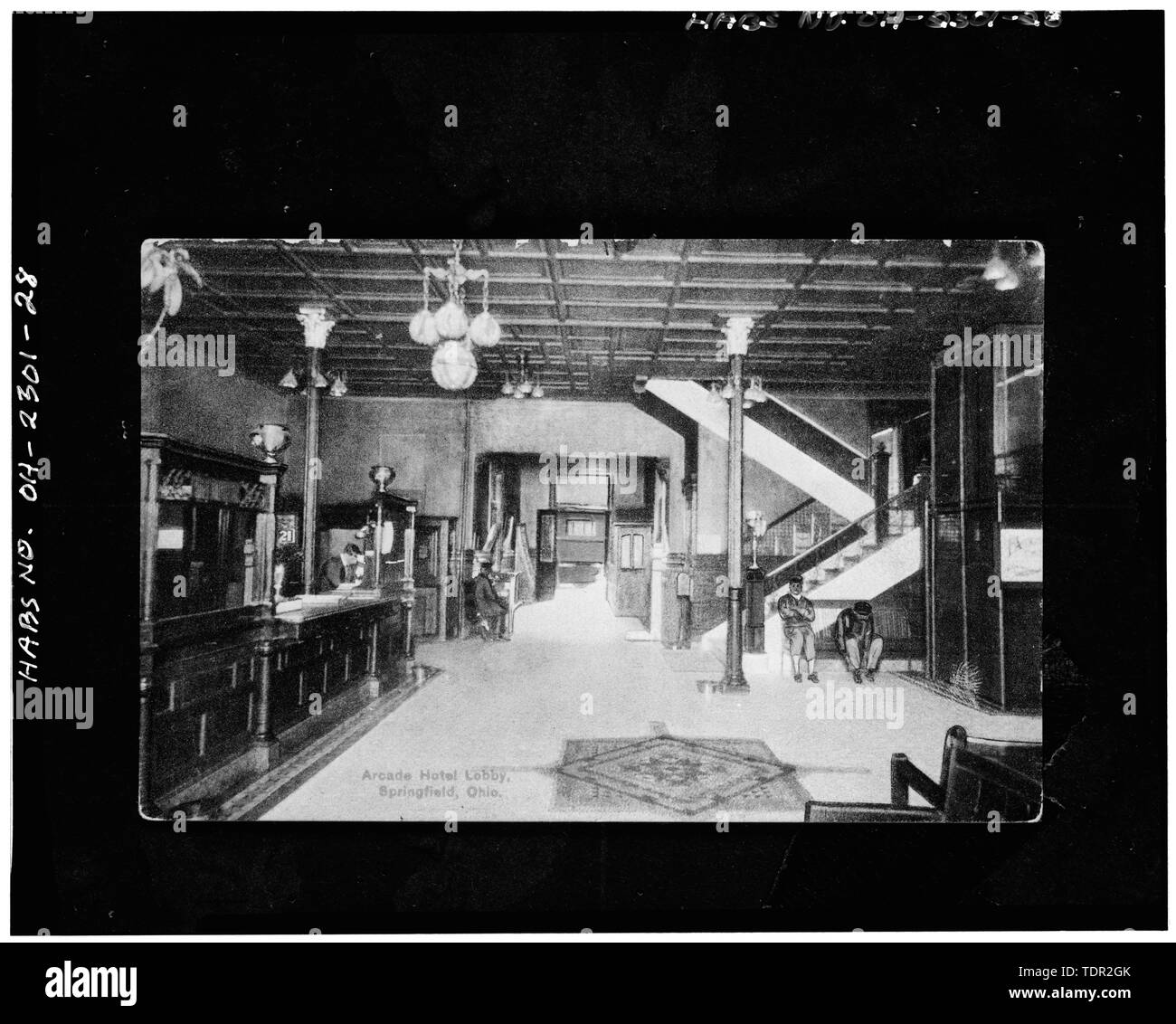 Fotografia di Cartolina (dal Clark County Historical Society, Springfield, Ohio, data 12-10-1923) HOTEL ARCADE, lobby, vista sud - Arcade Hotel Fontana, Avenue, delimitata da alte e strade di Washington, Springfield, contea di Clark, OH Foto Stock