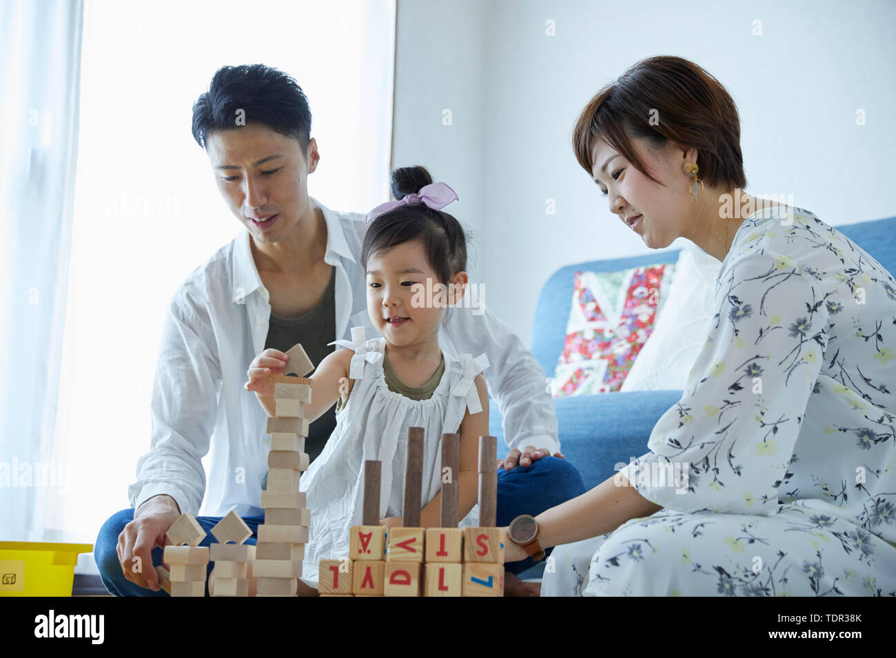 Famiglia giapponese a casa Foto Stock