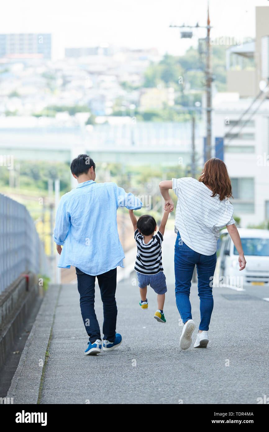 Famiglia giapponese all'aperto Foto Stock