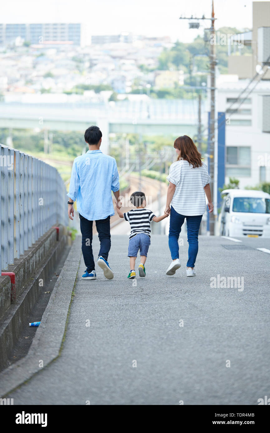 Famiglia giapponese all'aperto Foto Stock