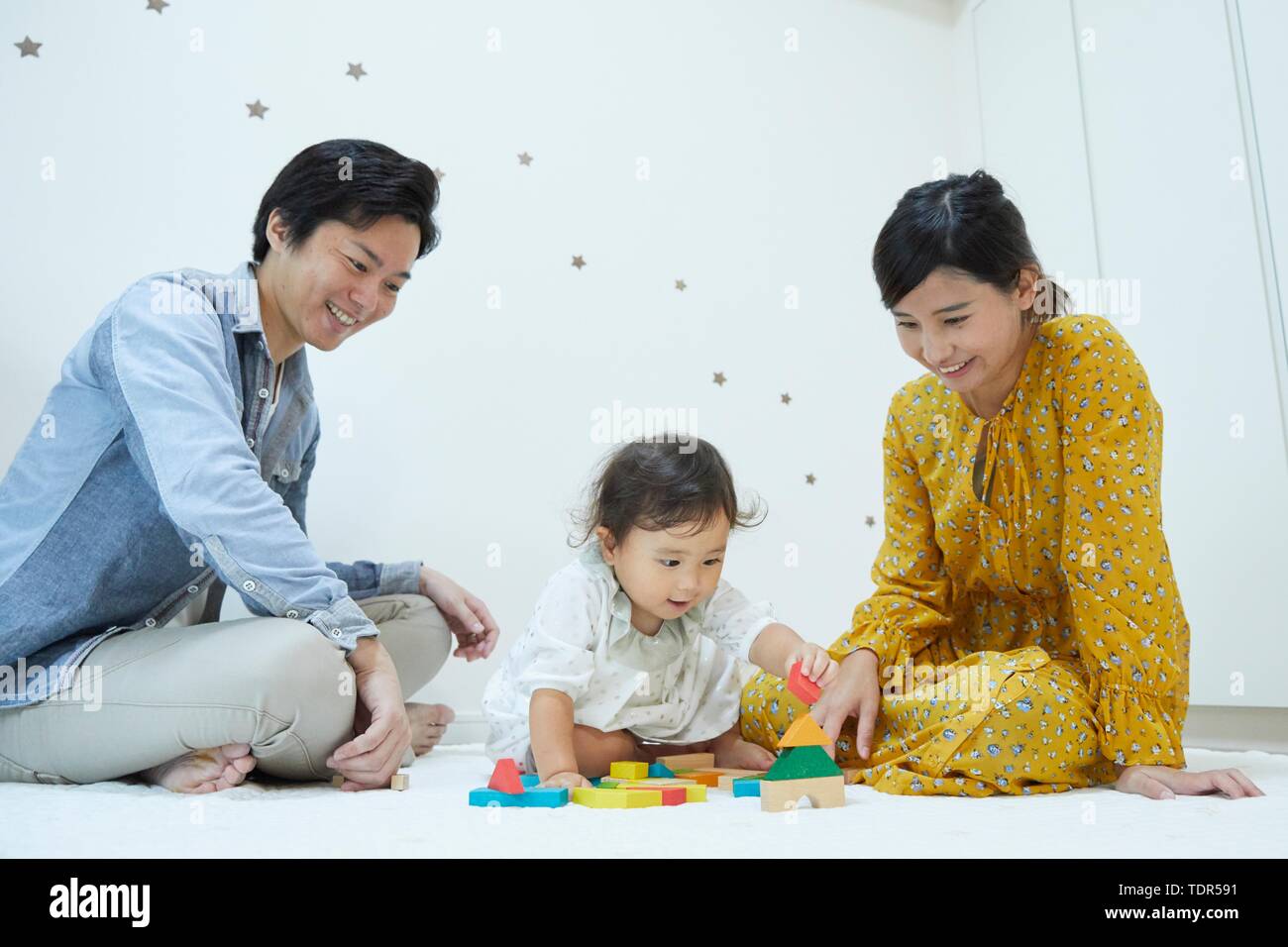 Famiglia giapponese a casa Foto Stock