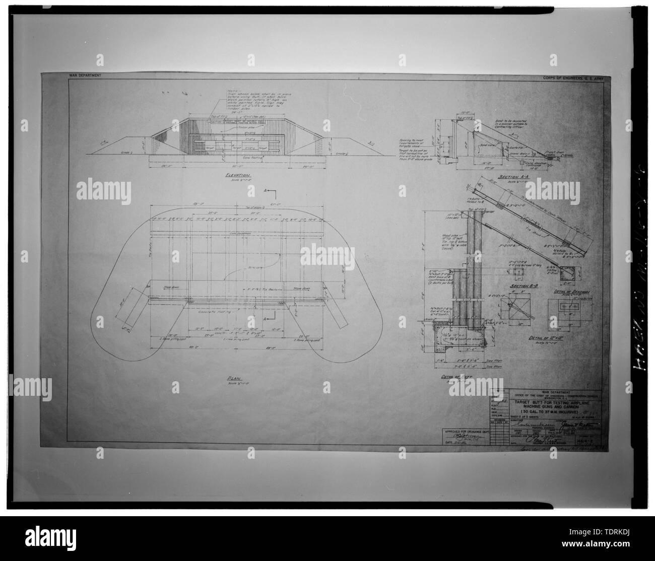Copia fotografica del disegno di costruzione, datata 28 agosto 1942, la guerra Ufficio del capo degli ingegneri, Costruzioni Divisione, in possesso di base Selfridge Museum, Mt. Clemens, Michigan. Tipo TAR-8-A, piano di piazzali e vie di rullaggio, foglio 1 di 3 fogli, disegno n. 148-4-1, SF 1-141. - Selfridge Field, l'Edificio n. 3899, Est della pista di rullaggio a ovest della strada di munizioni, Mount Clemens di Macomb County, MI Foto Stock