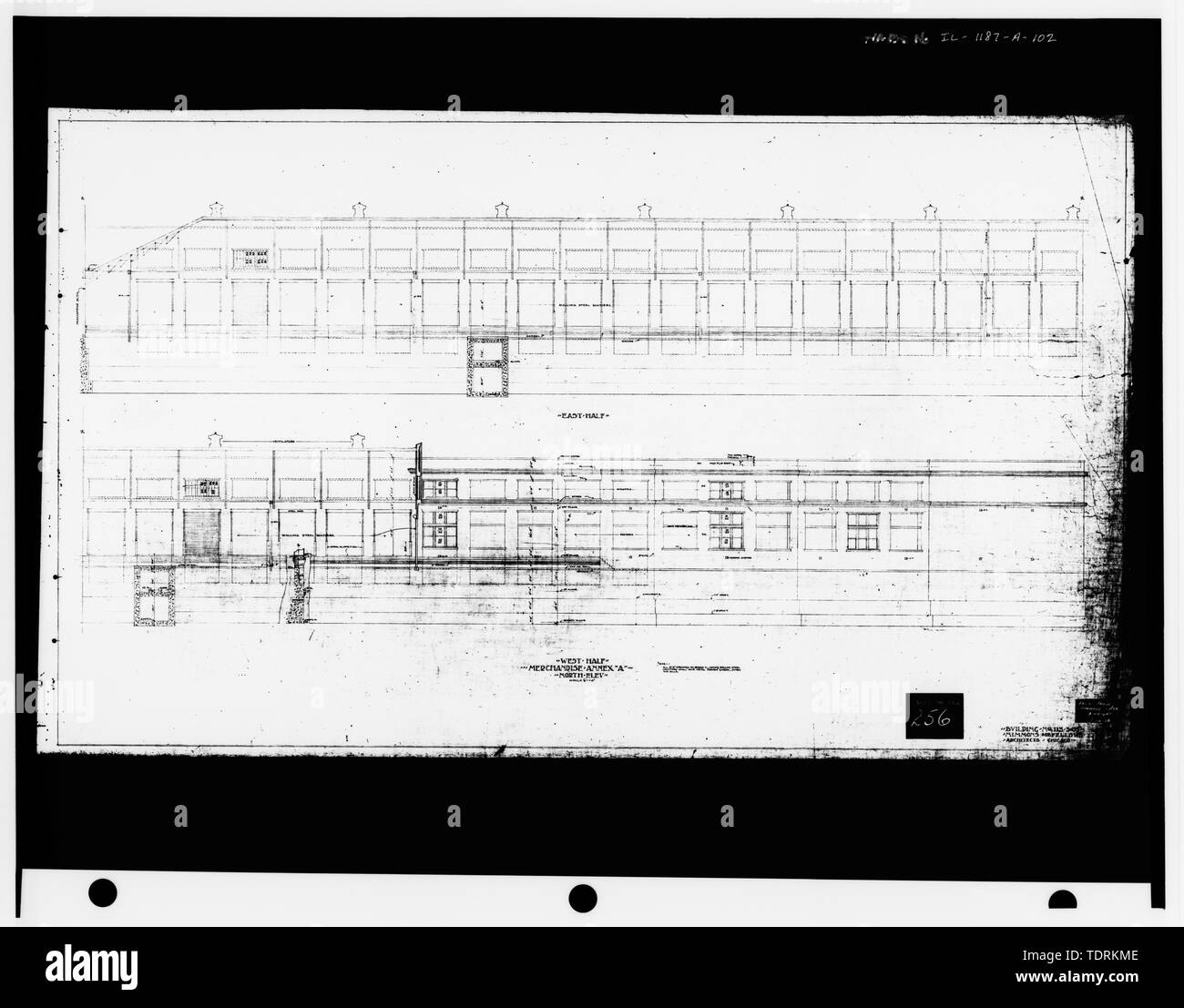 Copia fotografica del disegno (1905, disegno originale in archivi, Ufficio dell'edificio, amministrazione edificio, Sears Roebuck e società di ordine di posta impianto, Chicago, Illinois). Nimmons e borsisti. 1-8 pollici a un piede. La sezione attraverso il treno shed, compresa l'elevazione della parete curva della baia di estremità. Mano opposta sezione fornita nel campo record. Elevazione del nord - ALLEGATO A - Sears Roebuck e società di ordine di posta impianto, Merchandise Edificio, 924 South Homan Avenue, Chicago, Contea di Cook, il; Nimmons e borsisti, architetti; Wegman-French, Lysa trasmettitore Foto Stock