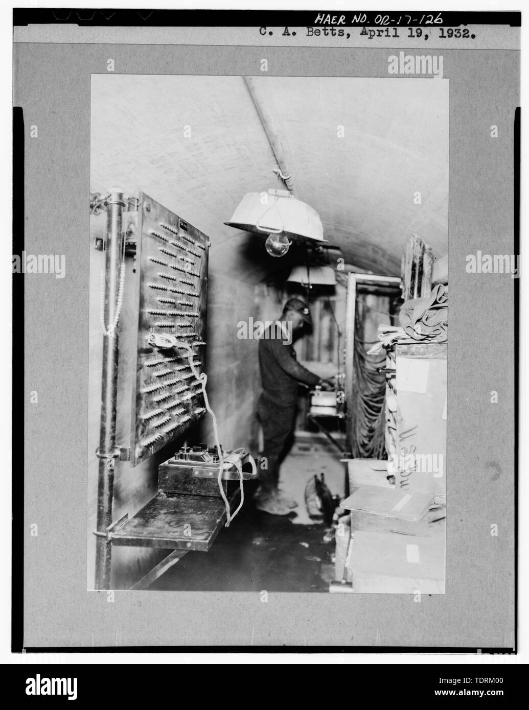 Copia fotografica del centro storico di foto, Aprile 19, 1932 (stampa originale archiviato in gruppo di record 115, archivi nazionali, Washington D.C.). Diga OWYHEE-resistenza apparecchiature di registrazione. - Owyhee Dam, attraverso Owyhee River, Nissa, Malheur County, o Foto Stock