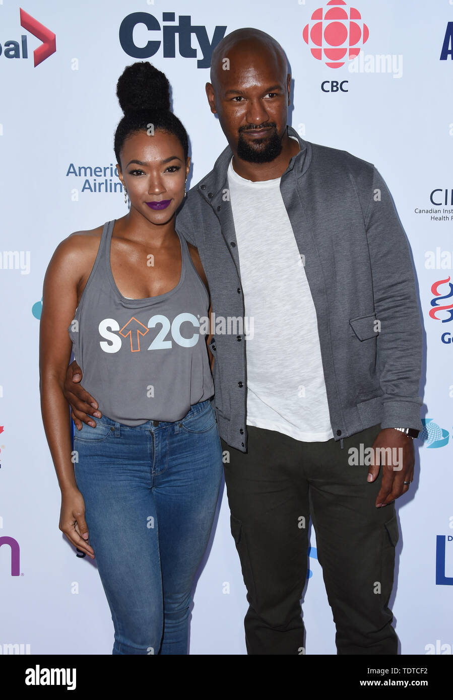 Settembre 10, 2016 - Los Angeles, California, Etats-Unis - Sonequa Martin-Green + marito Kenric verde @ Stand fino al cancro 2016 terrà @ la Walt Disney Concert Hall. 9 settembre 2016 (credito Immagine: Â© Chris Delmas/ZUMA filo) Foto Stock