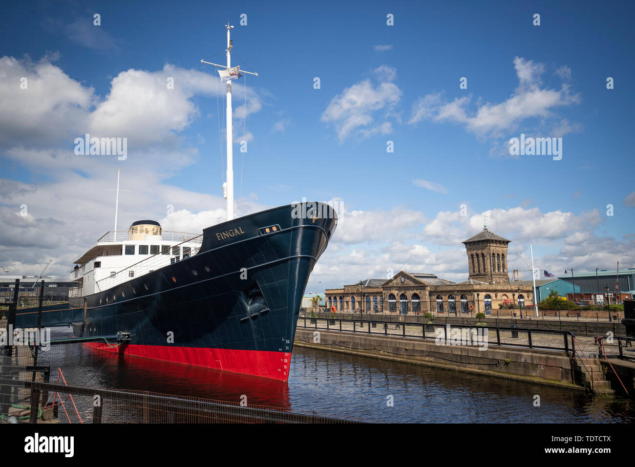 Fingal, la nave sorella al Royal Yacht Britannia, è stato votato come il miglior hotel di Edimburgo da TripAdvisor. Foto Stock