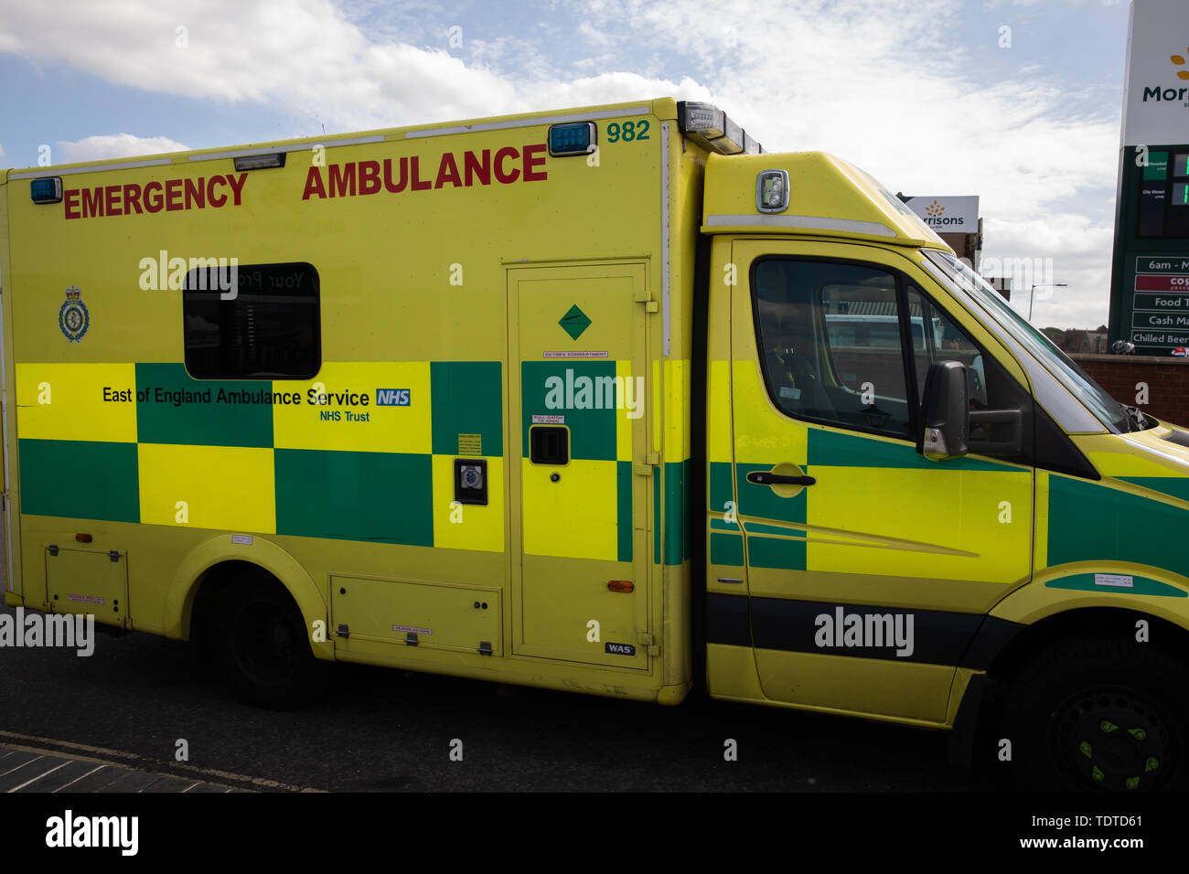 Est dell' Inghilterra ambulanza parcheggiato a Cromer, Norfolk in giugno Foto Stock