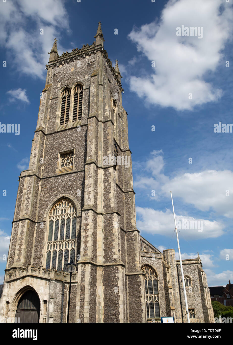 Sunshine su Cromer chiesa parrocchiale di San Pietro e San Paolo a Cromer, Norfolk in giugno Foto Stock
