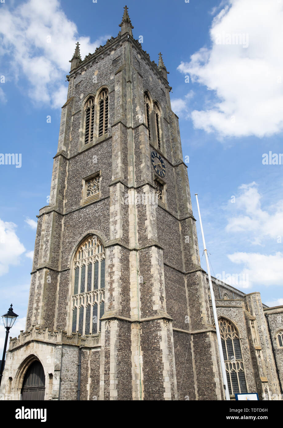 Sunshine su Cromer chiesa parrocchiale di San Pietro e San Paolo a Cromer, Norfolk in giugno Foto Stock