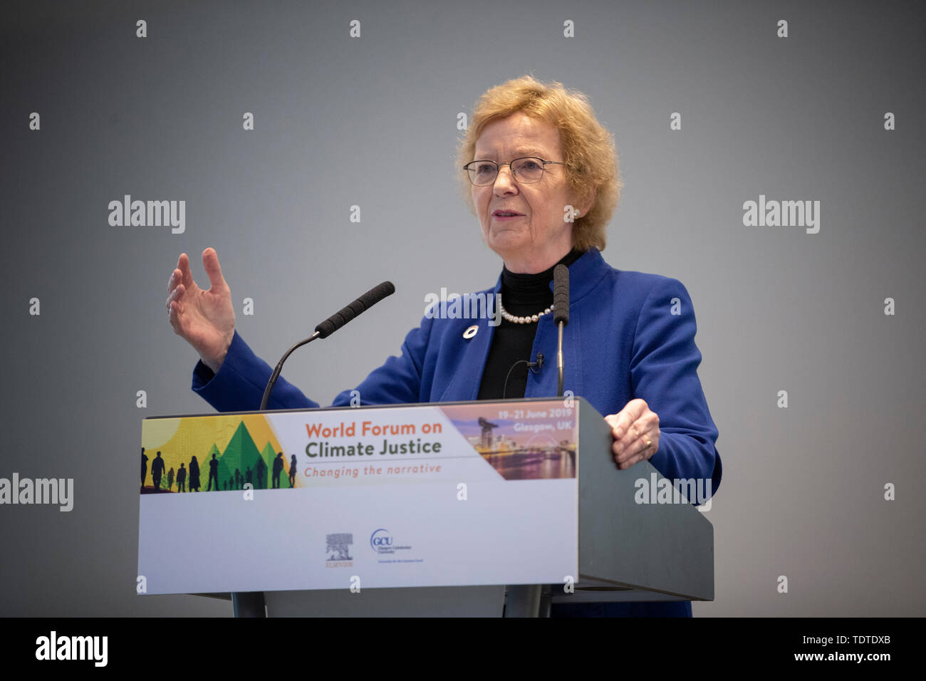 Ex presidente irlandese Dr Mary Robinson principali indirizzi di cambiamento climatico accademici al Forum mondiale sulla giustizia climatica a Glasgow Caledonian University di Glasgow. Foto Stock