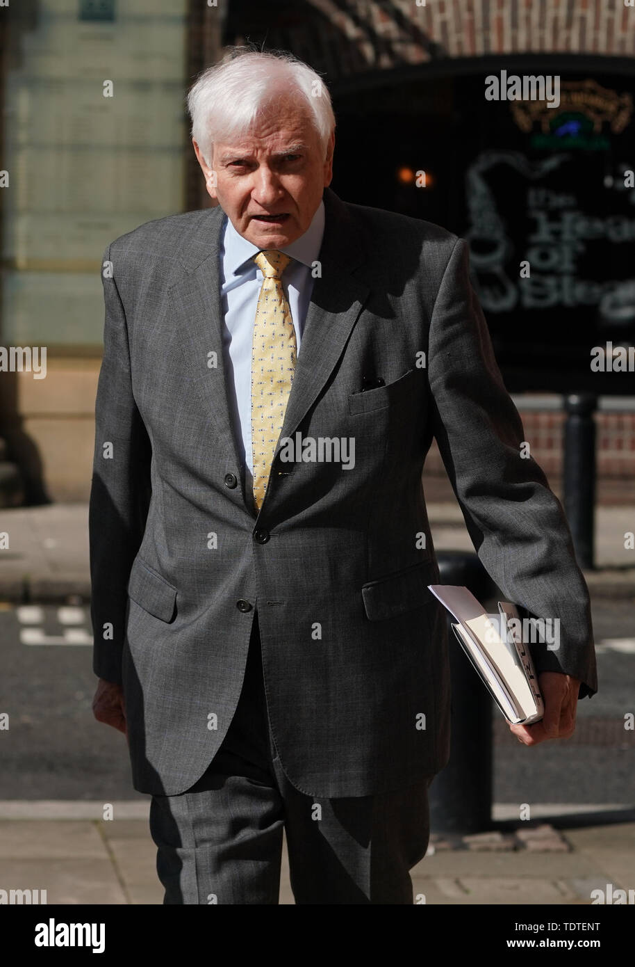 Ex Tory MP Harvey Proctor arriva a Newcastle Crown Court di dare prova in un processo di Carl faggio, 51 da Gloucester, che è accusato di inventare un Westminster VIP anello di pedofilia. Foto Stock